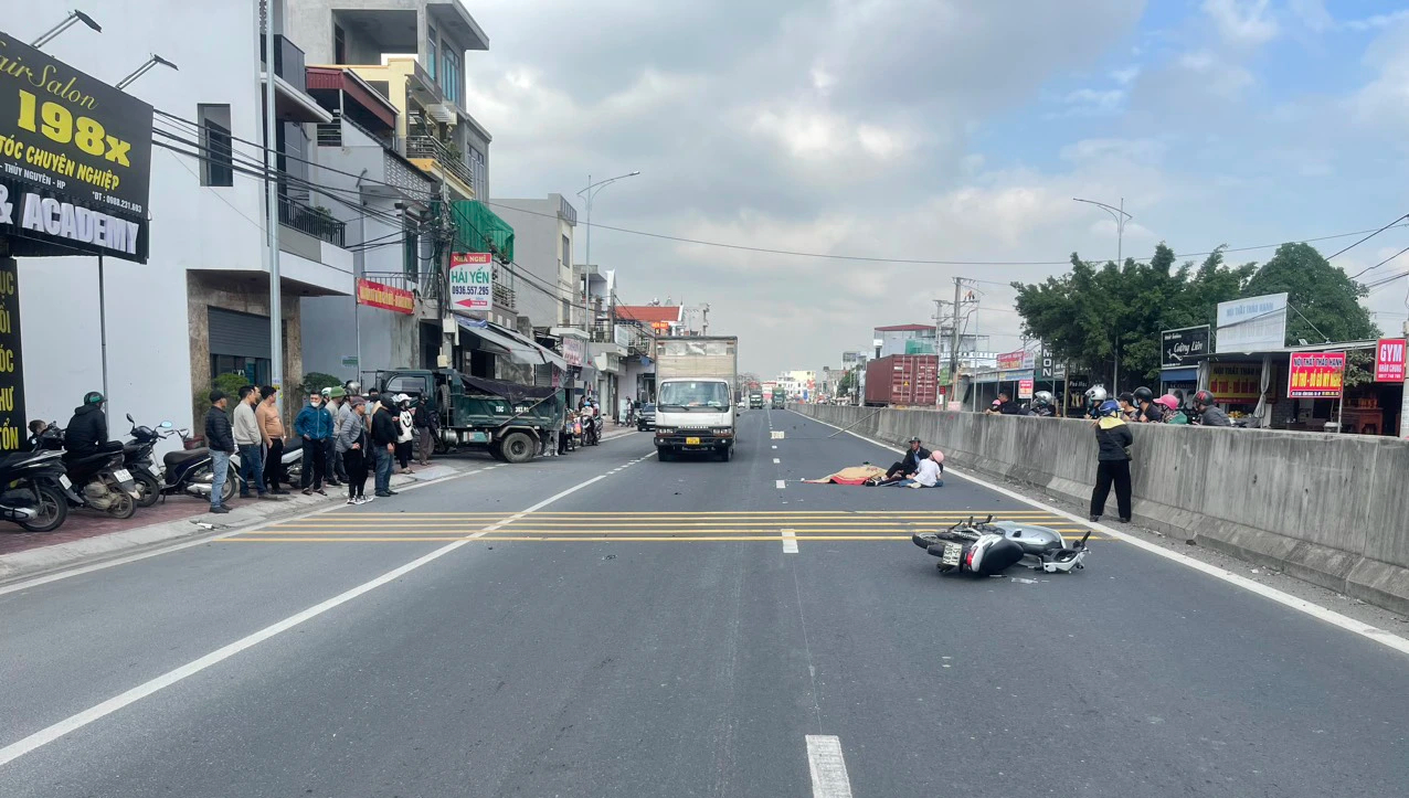 Sau va chạm với &ocirc; t&ocirc;, nam sinh lớp 10 điều khiển xe m&aacute;y tử vong tại chỗ- Ảnh 1.