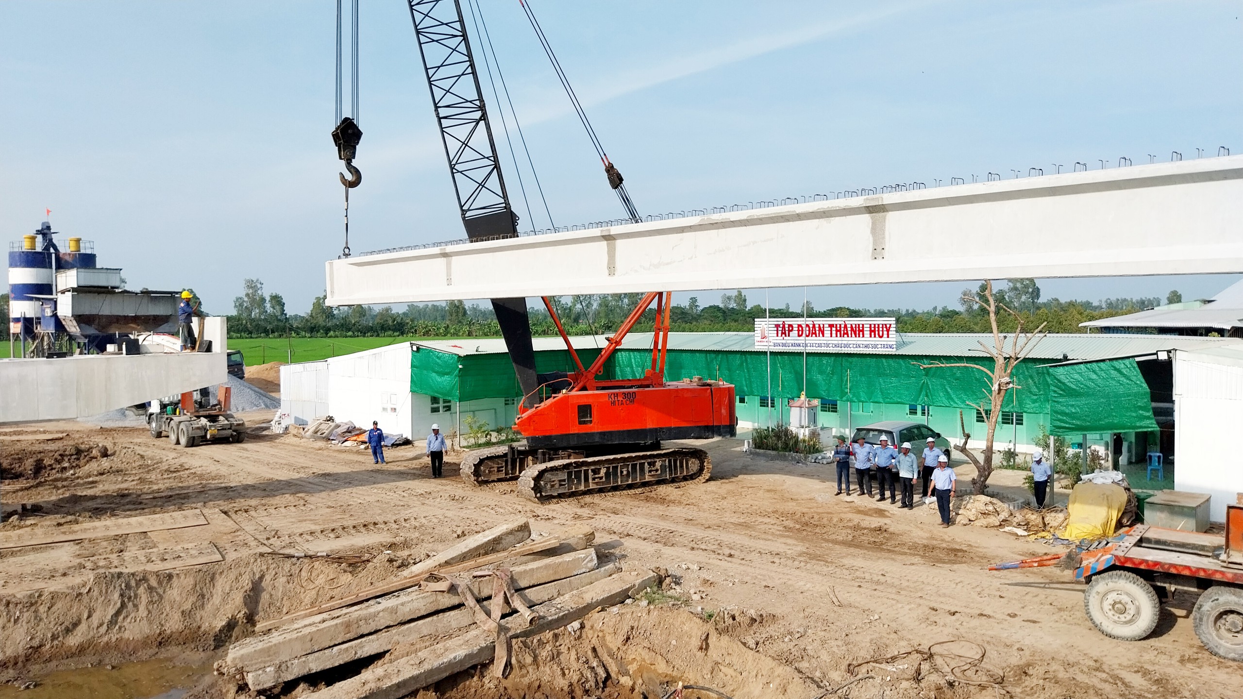 Nh&agrave; thầu tuyến cao tốc Ch&acirc;u Đốc - Cần Thơ - S&oacute;c Trăng nỗ lực b&ugrave; tiến độ- Ảnh 1.