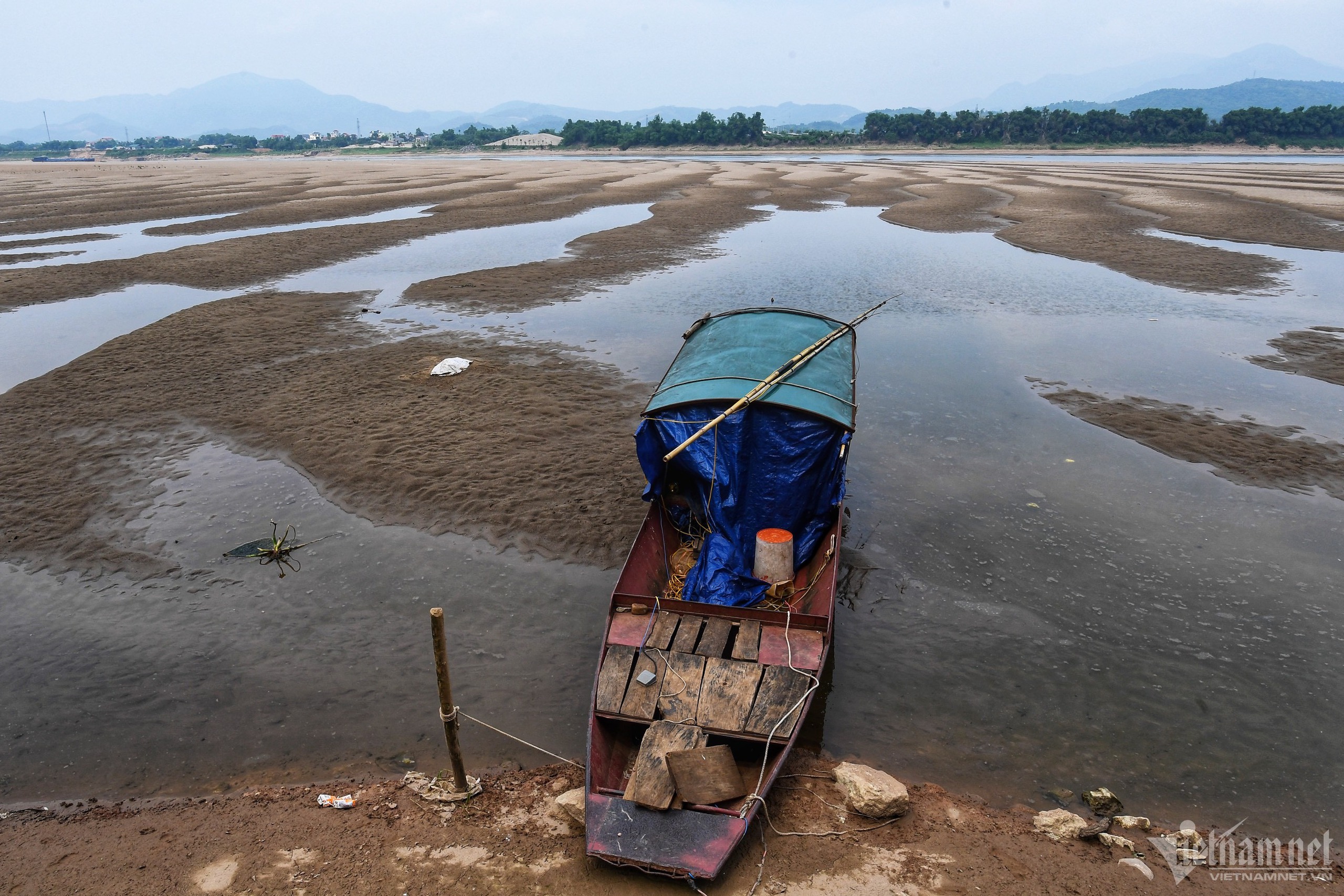 Chốt phương án xả 3,5 tỷ m³ nước xuống hạ du sông Đà và kế hoạch bảo vệ cầu Trung Hà- Ảnh 1. Chốt phương án xả 3,5 tỷ m³ nước xuống hạ du sông Đà và kế hoạch bảo vệ cầu Trung Hà- Ảnh 1.
