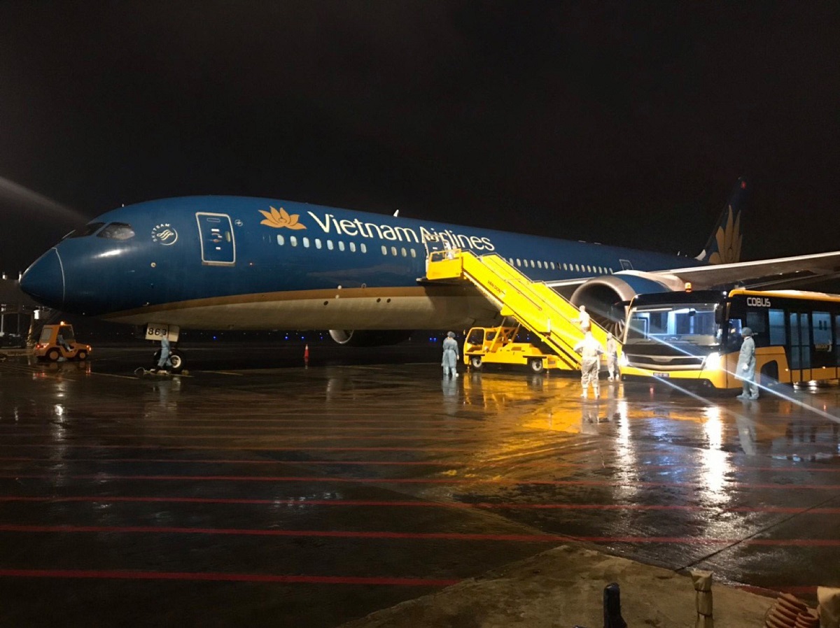 Tăng cường kết nối xe bu&yacute;t, taxi với s&acirc;n bay trong khung giờ đ&ecirc;m dịp Tết- Ảnh 1.