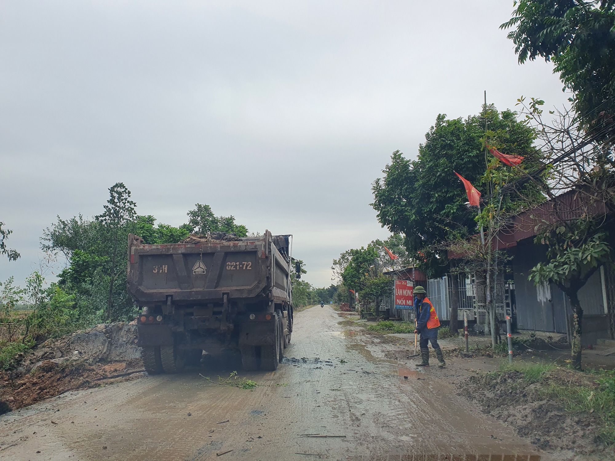 Hải Dương: D&acirc;n lo ngại dự &aacute;n đường tỉnh thi c&ocirc;ng "kiểu lạ", đổ thải sai nơi cấp ph&eacute;p  - Ảnh 4.