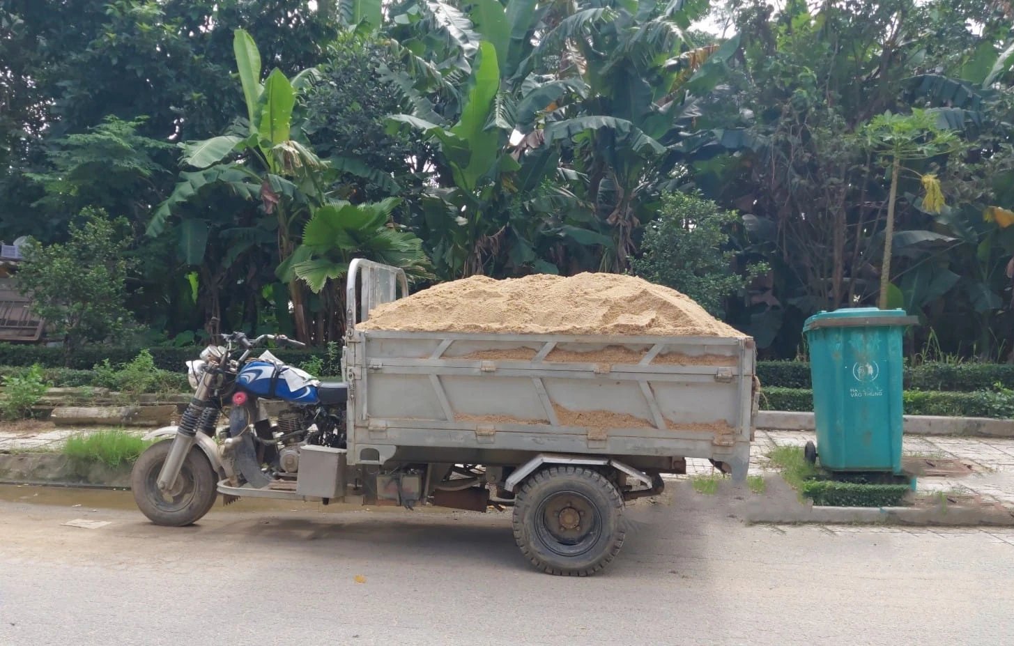 C&ocirc;ng an Quảng Ng&atilde;i mạnh tay xử l&yacute; xe ba b&aacute;nh, xe l&ocirc;i, xe k&eacute;o- Ảnh 1.