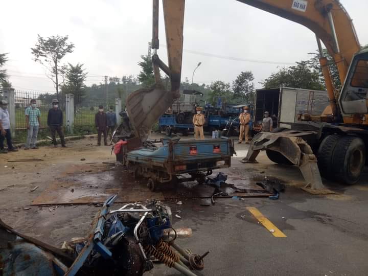 C&ocirc;ng an Quảng Ng&atilde;i mạnh tay xử l&yacute; xe ba b&aacute;nh, xe l&ocirc;i, xe k&eacute;o- Ảnh 10.