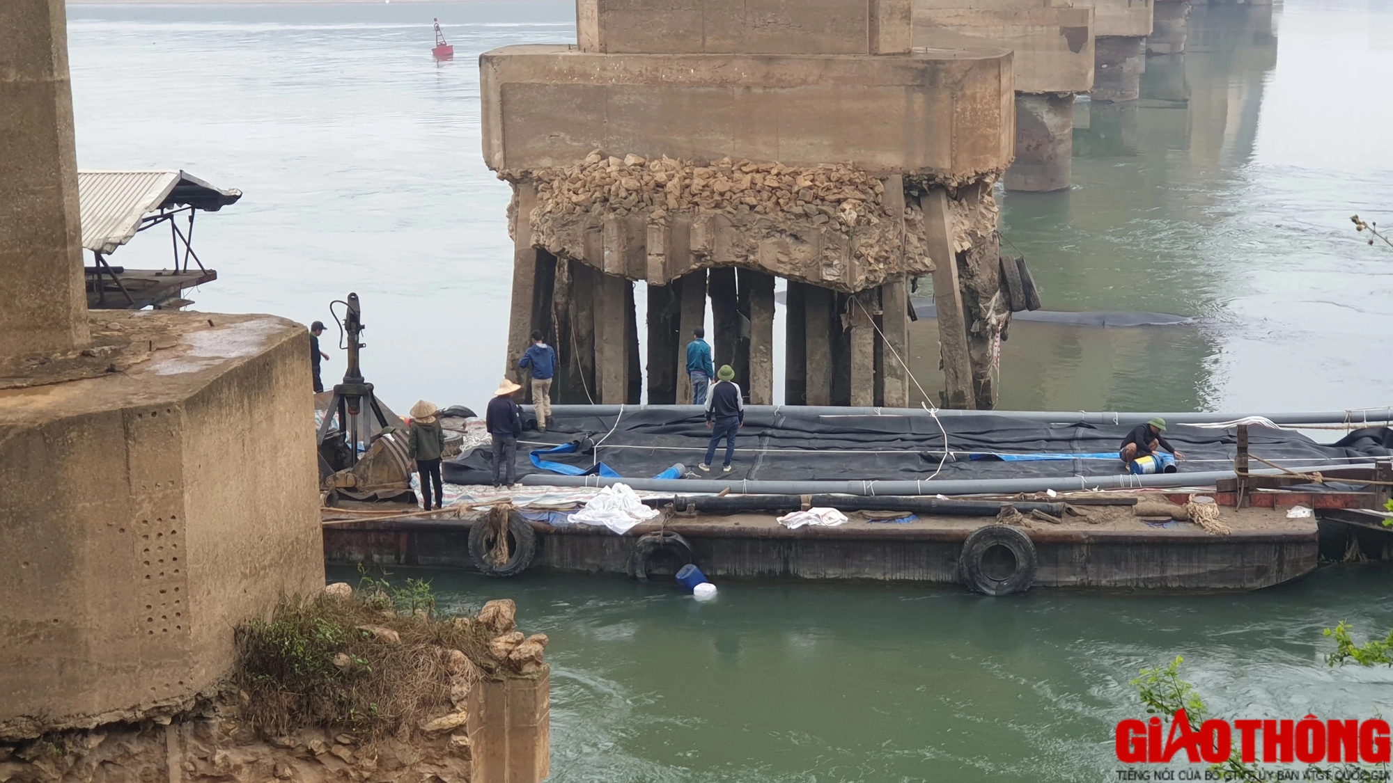 Chi 1,2 tỷ đồng khắc phục chống x&oacute;i trụ m&oacute;ng cầu Trung H&agrave;- Ảnh 7.
