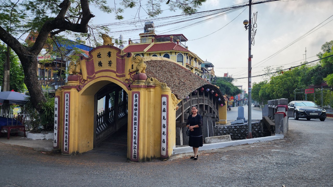 Chiêm ngưỡng cây cầu ngói dáng rồng trên 500 năm tuổi đẹp nhất Thành Nam- Ảnh 7. Chiêm ngưỡng cây cầu ngói dáng rồng trên 500 năm tuổi đẹp nhất Thành Nam- Ảnh 7.