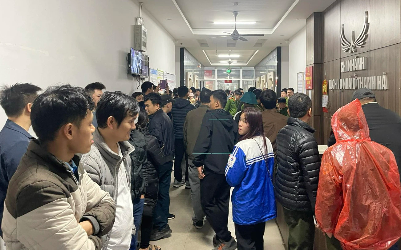 Cư d&acirc;n Thanh H&agrave; lại phải mang x&ocirc; chậu đi xin nước- Ảnh 3.
