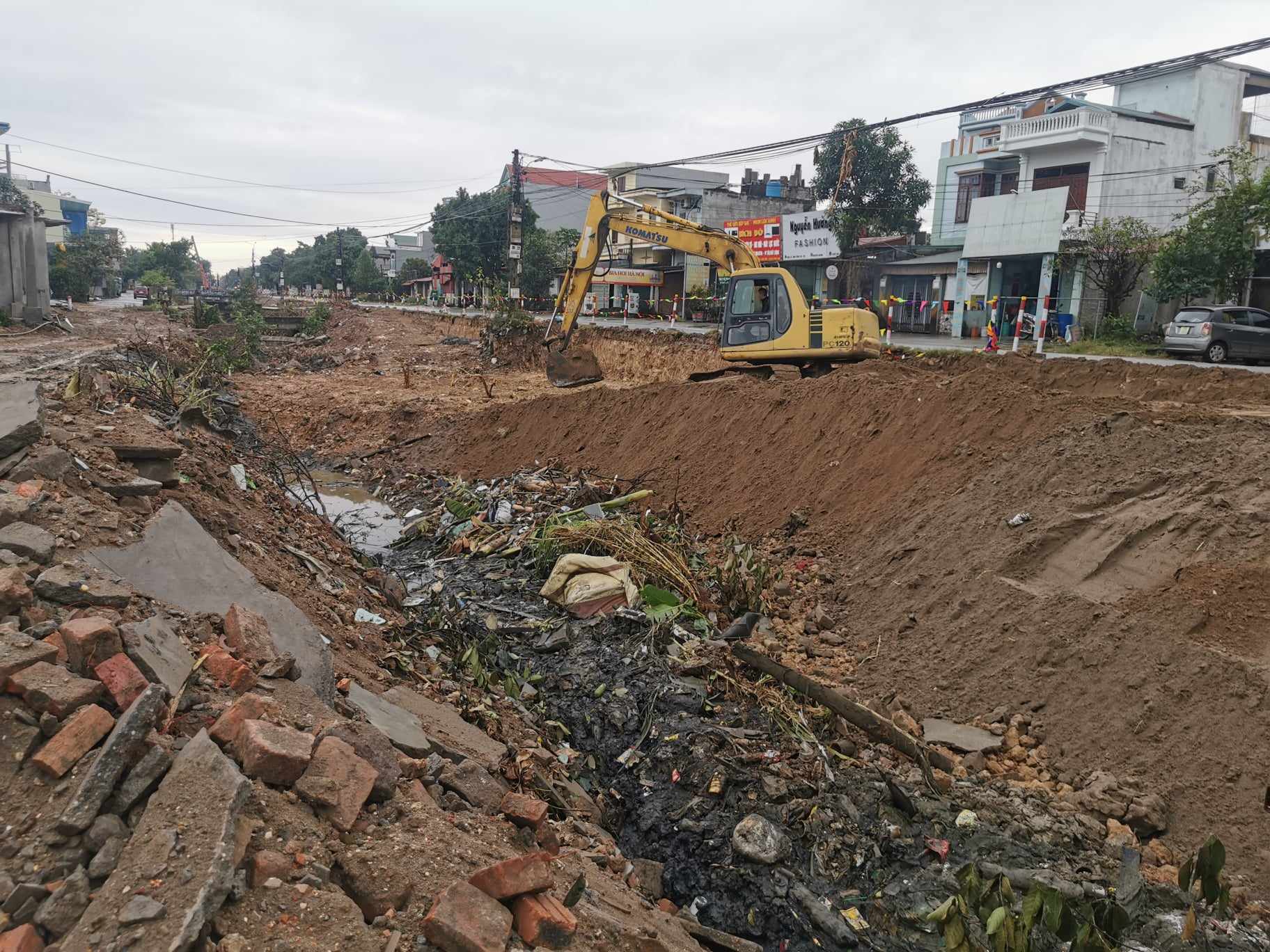 Hải Dương: D&acirc;n lo ngại dự &aacute;n đường tỉnh thi c&ocirc;ng "kiểu lạ", đổ thải sai nơi cấp ph&eacute;p  - Ảnh 2.