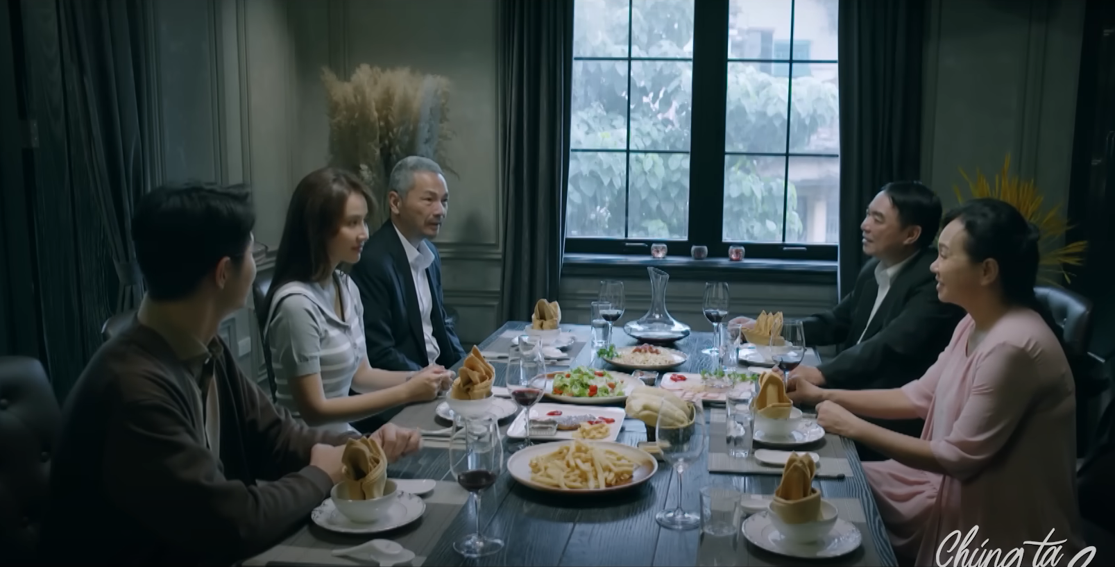 Biến cố bất ngờ đã xảy ra khi 2 gia đình Dương và Tuấn gặp mặt. Biến cố bất ngờ đã xảy ra khi 2 gia đình Dương và Tuấn gặp mặt.