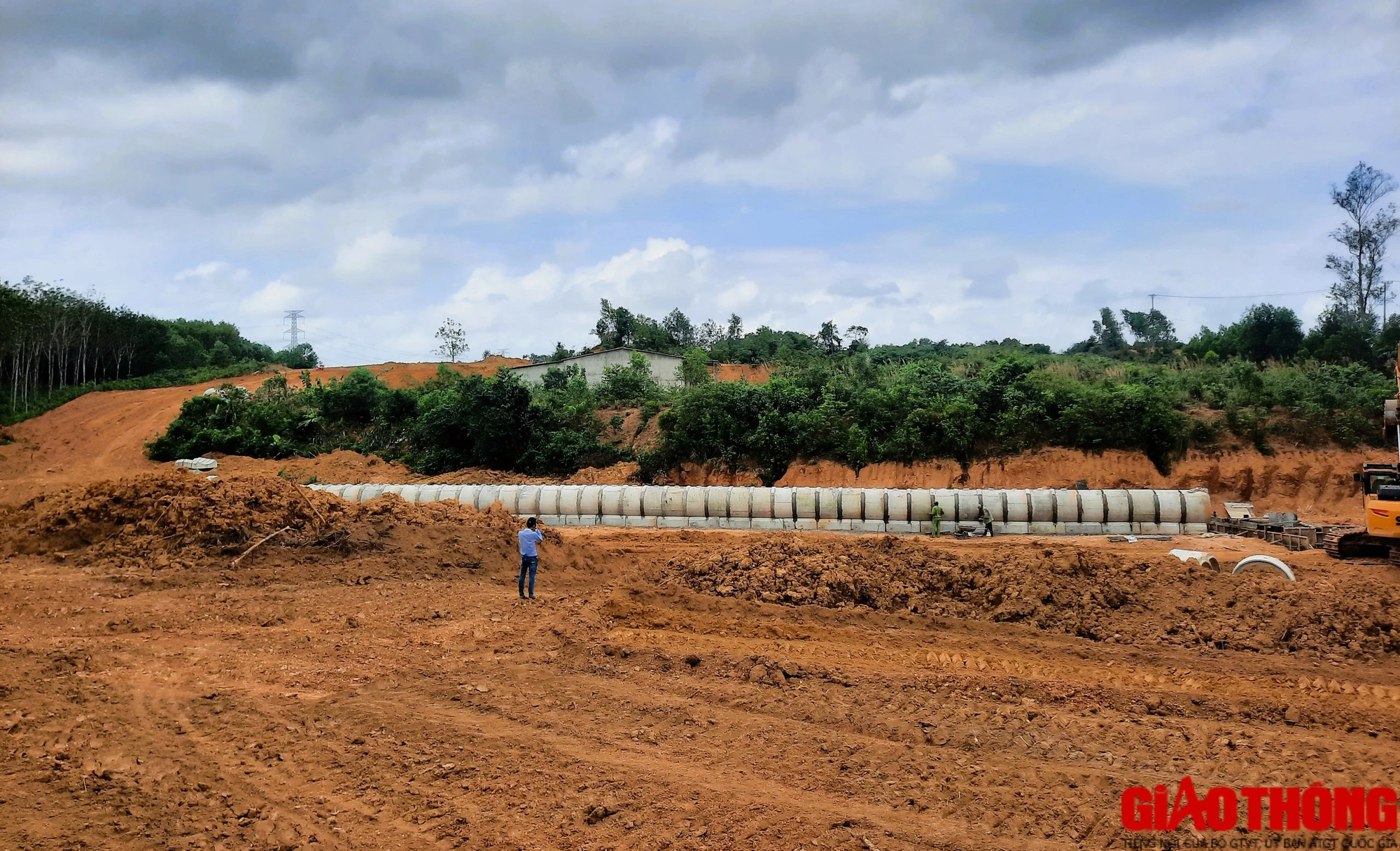 C&ocirc;ng tr&igrave;nh tr&aacute;i ph&eacute;p tr&ecirc;n đất n&ocirc;ng nghiệp vẫn nằm "bất động" ở cao tốc Vạn Ninh - Cam Lộ- Ảnh 5.