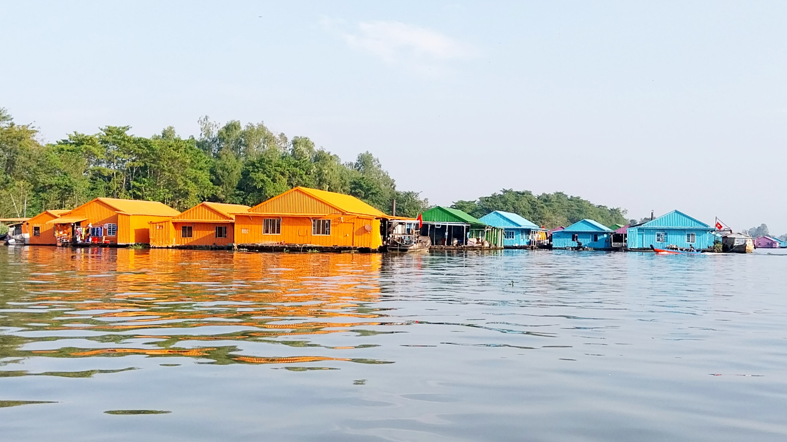 Làng bè đa sắc màu - Điểm du lịch miệt sông độc đáo ở An Giang- Ảnh 2. Làng bè đa sắc màu - Điểm du lịch miệt sông độc đáo ở An Giang- Ảnh 2.