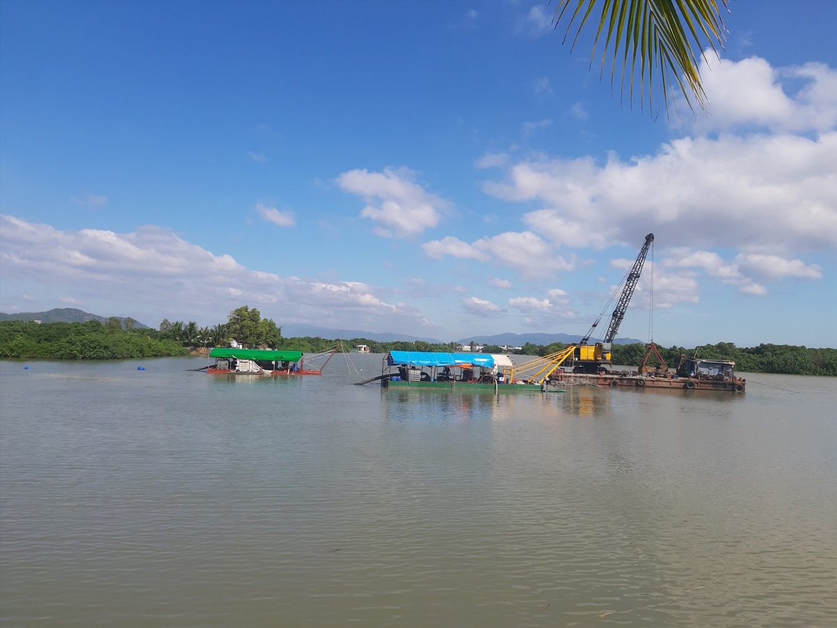 Kh&ocirc;ng đấu gi&aacute; chất nạo v&eacute;t tận thu tại v&ugrave;ng nước cảng biển- Ảnh 1.