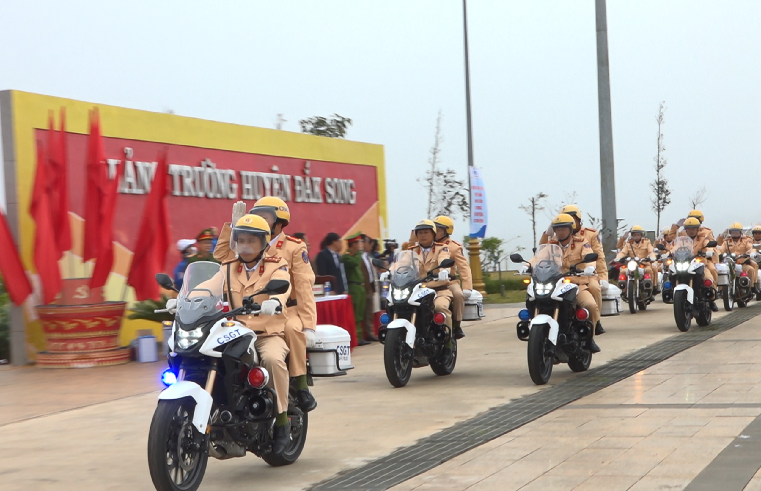 Đắk N&ocirc;ng: Ph&aacute;t động lễ ra qu&acirc;n ATGT năm 2024, bảo vệ t&iacute;nh mạng v&agrave; t&agrave;i sản của d&acirc;n- Ảnh 5.