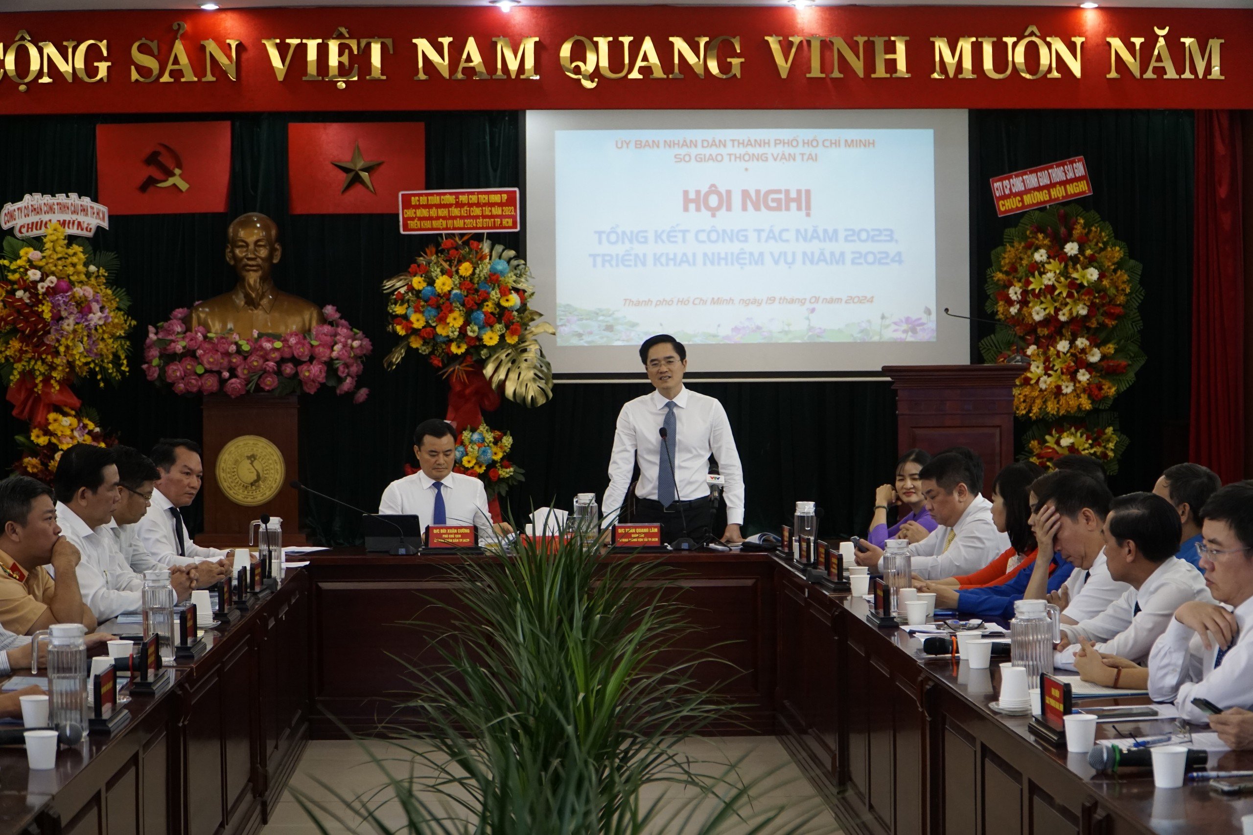 Ph&oacute; chủ tịch TP.HCM: Đầu tư cho giao th&ocirc;ng đ&atilde; bắt đầu tạo ra nguồn thu- Ảnh 1.