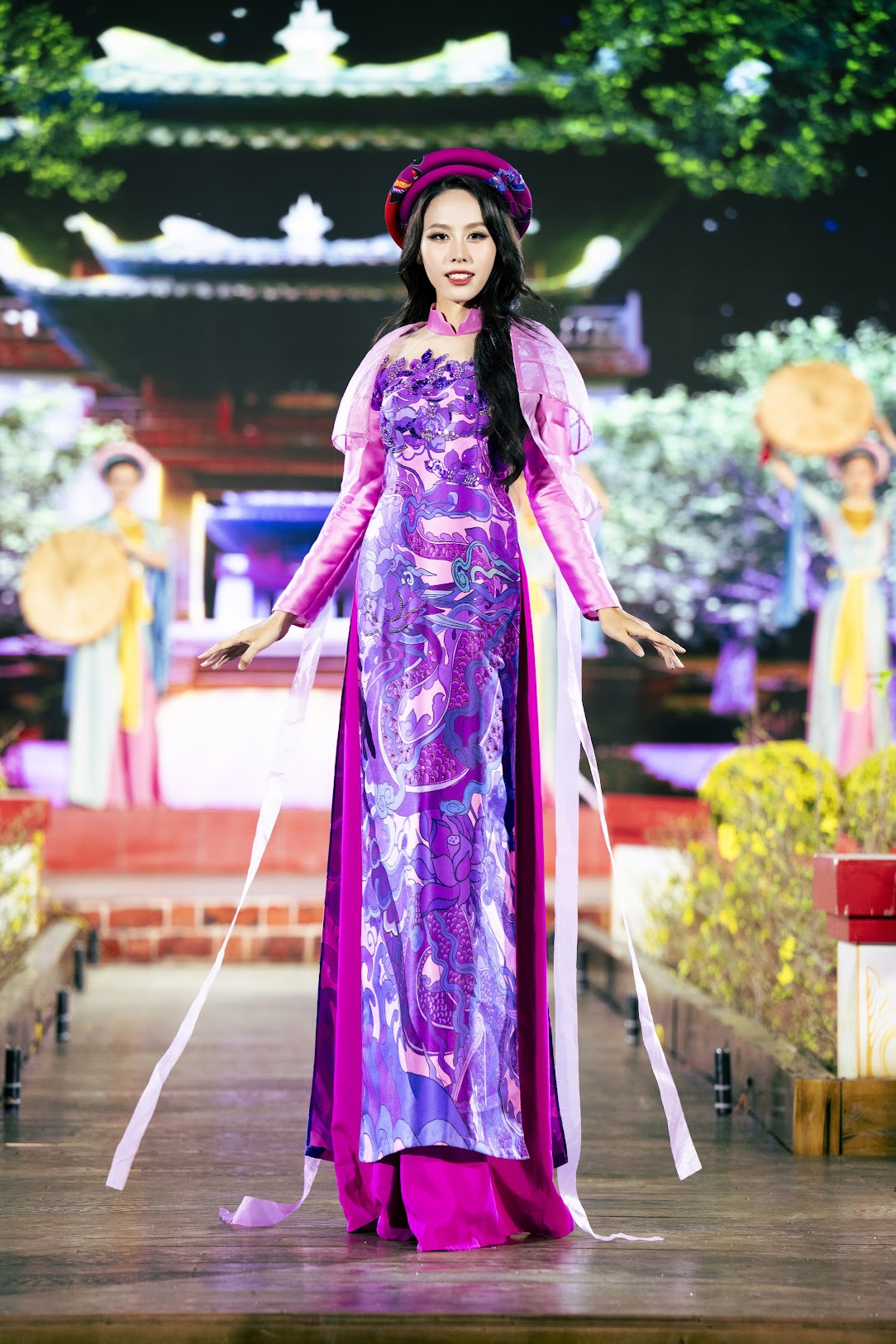 &Aacute; hậu Ngọc Hằng