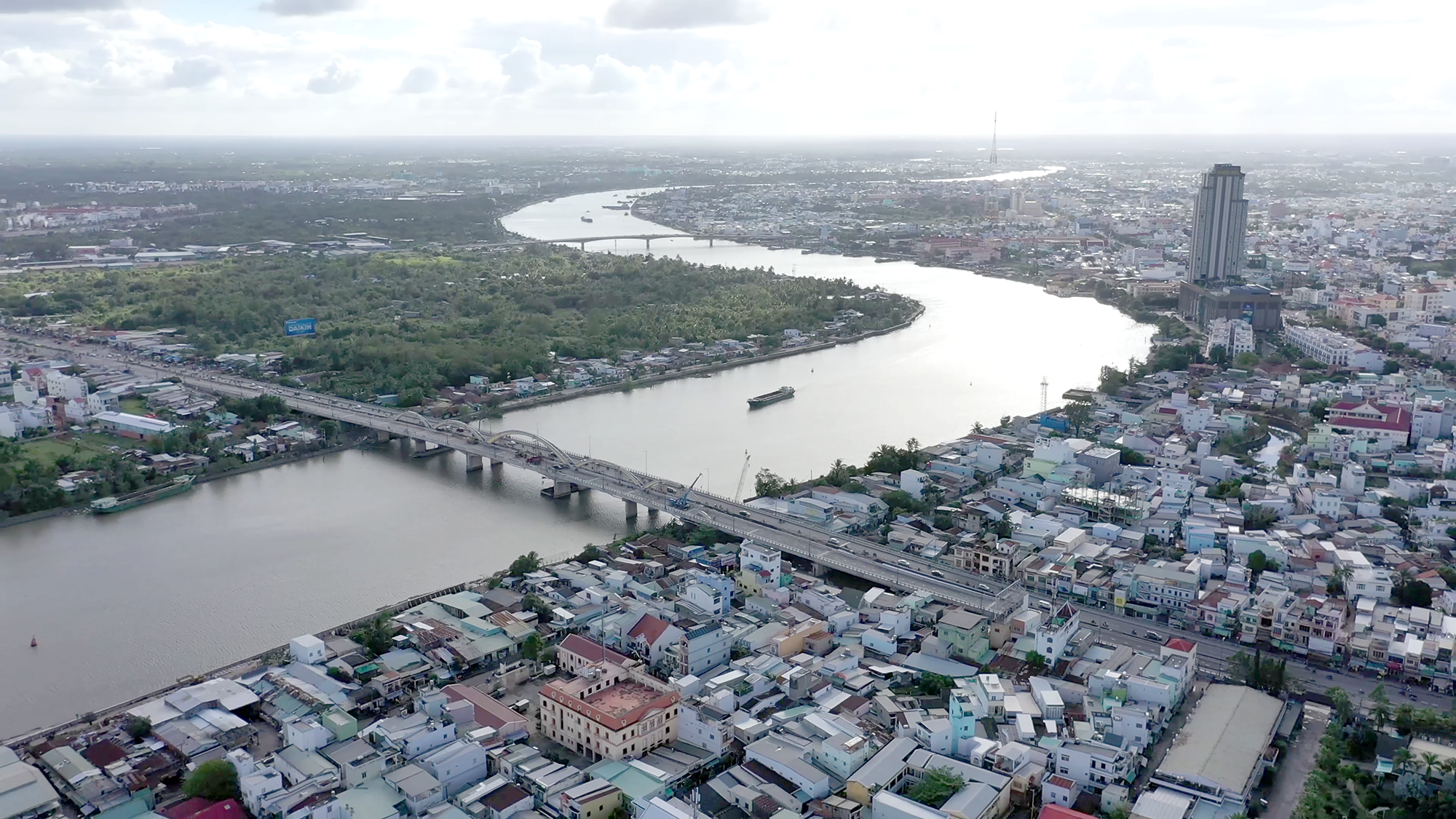Bốn c&acirc;y cầu &ldquo;k&eacute;o&rdquo; bến Ninh Kiều gần chợ nổi C&aacute;i Răng- Ảnh 2.