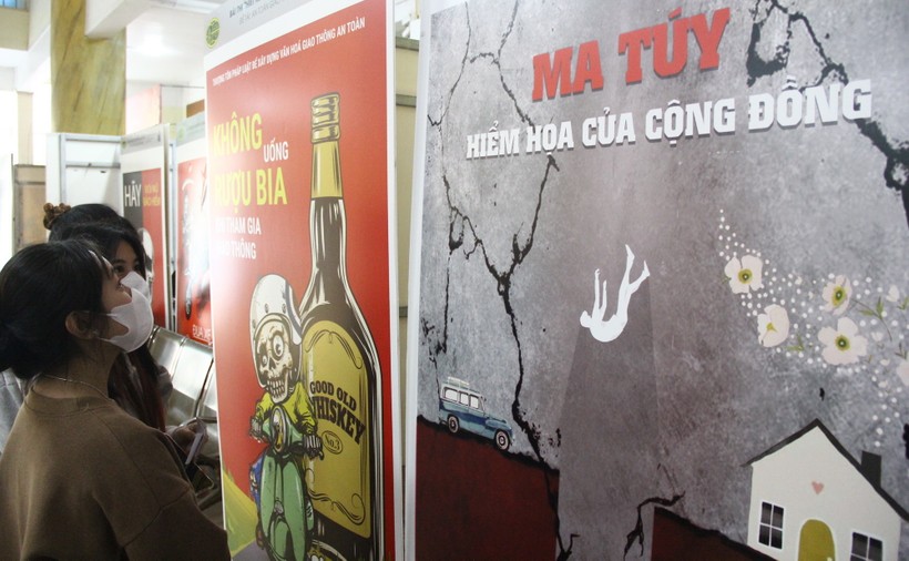 HUBT trao bằng tốt nghiệp cho sinh vi&ecirc;n ng&agrave;nh Thiết kế đồ họa v&agrave; Thiết kế nội thất- Ảnh 3.