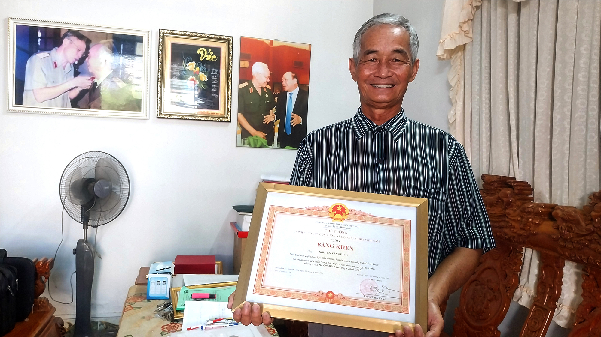 Lão nông miền Tây mê làm đường, xây cầu từ thiện- Ảnh 1. Lão nông miền Tây mê làm đường, xây cầu từ thiện- Ảnh 1.