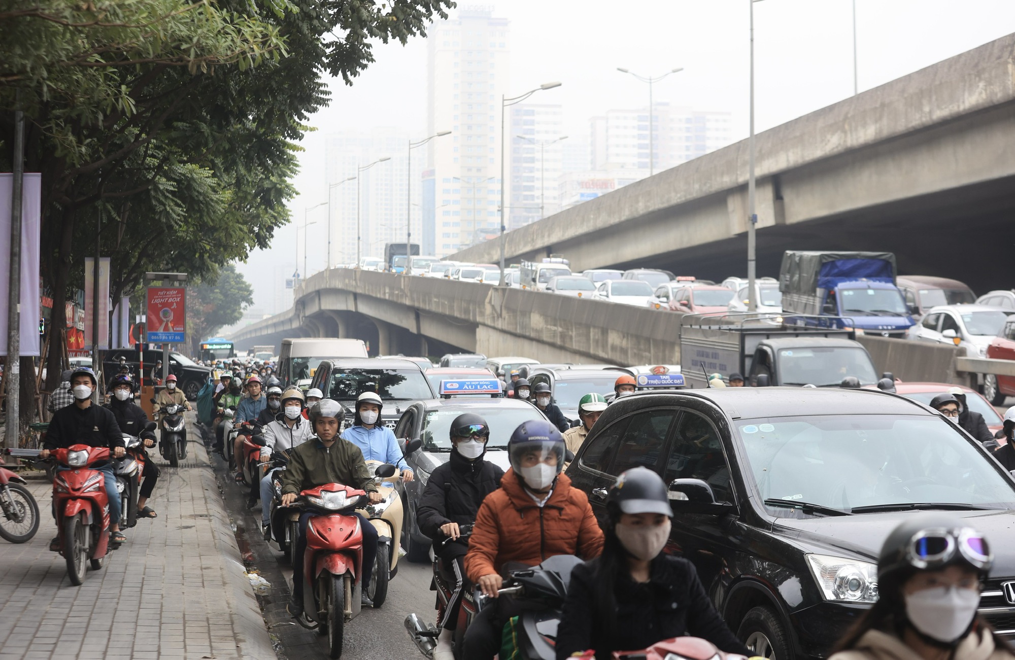 Đường phố H&agrave; Nội tắc cứng ng&agrave;y đầu đi l&agrave;m sau kỳ nghỉ Tết- Ảnh 5.