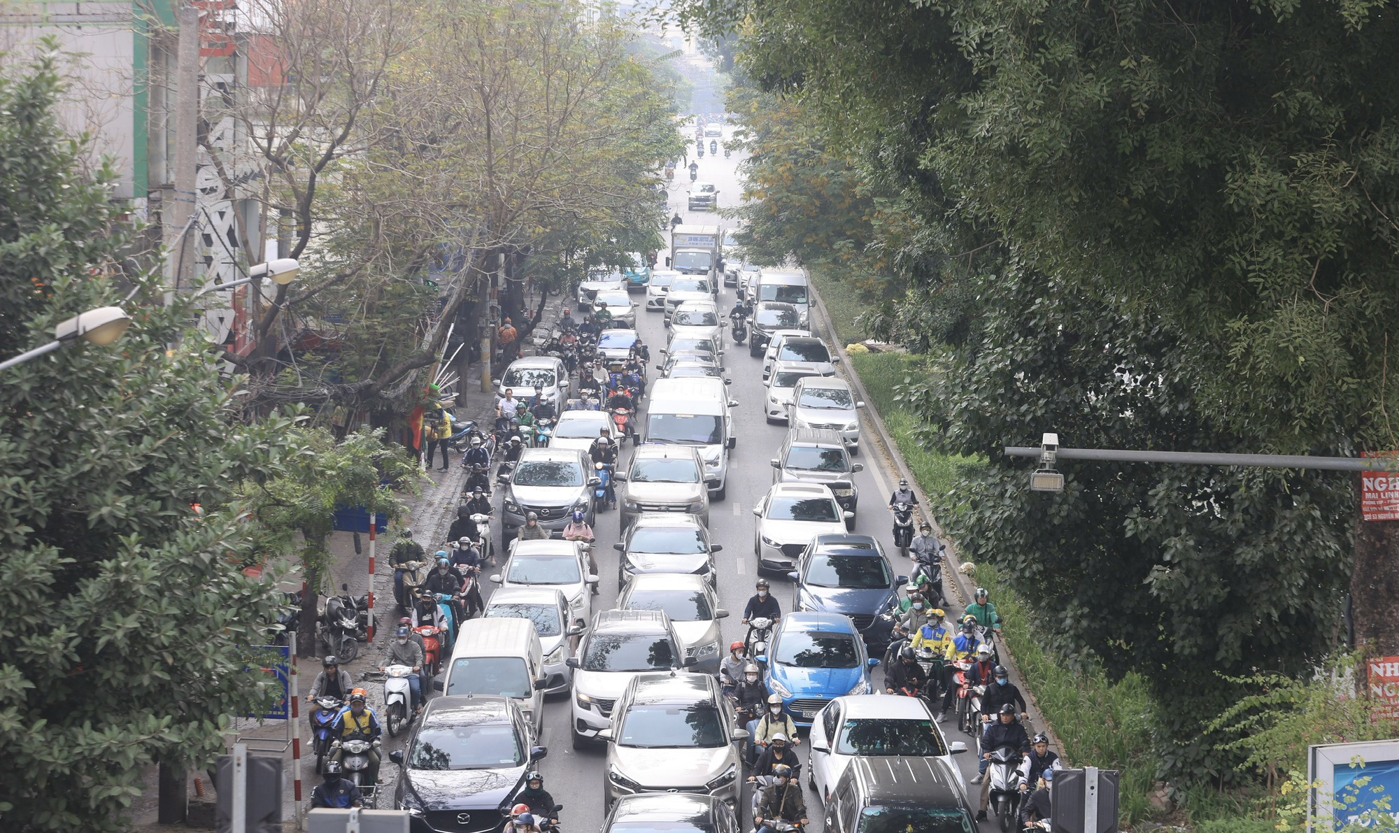 Đường phố H&agrave; Nội tắc cứng ng&agrave;y đầu đi l&agrave;m sau kỳ nghỉ Tết- Ảnh 13.
