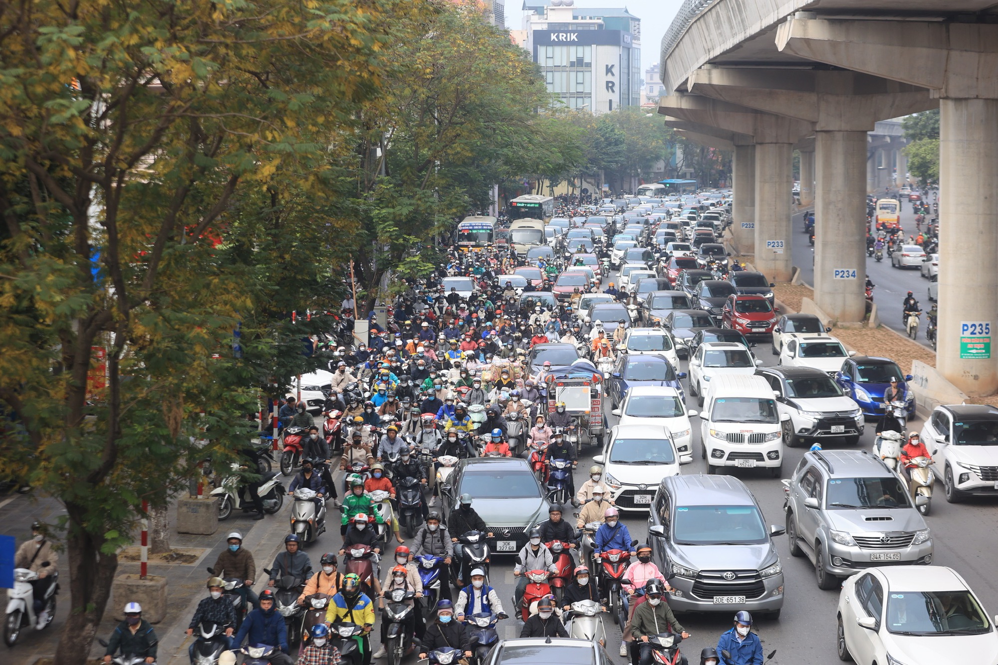 Đường phố H&agrave; Nội tắc cứng ng&agrave;y đầu đi l&agrave;m sau kỳ nghỉ Tết- Ảnh 1.
