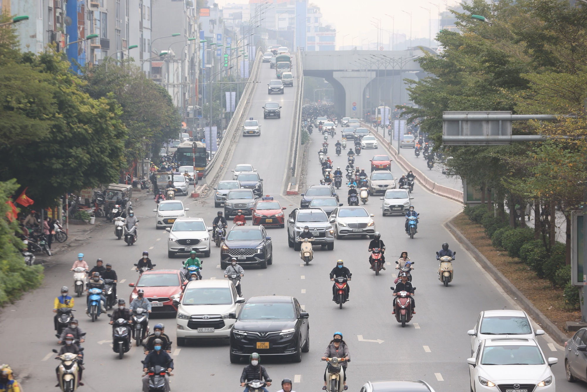 Đường phố H&agrave; Nội tắc cứng ng&agrave;y đầu đi l&agrave;m sau kỳ nghỉ Tết- Ảnh 12.
