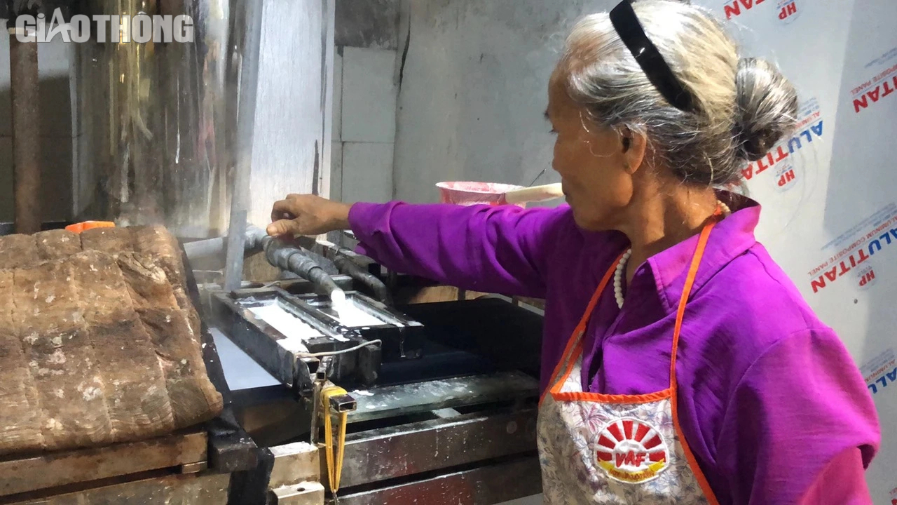 L&agrave;ng b&aacute;nh đa nem 700 năm tuổi hối hả v&agrave;o vụ Tết- Ảnh 1.