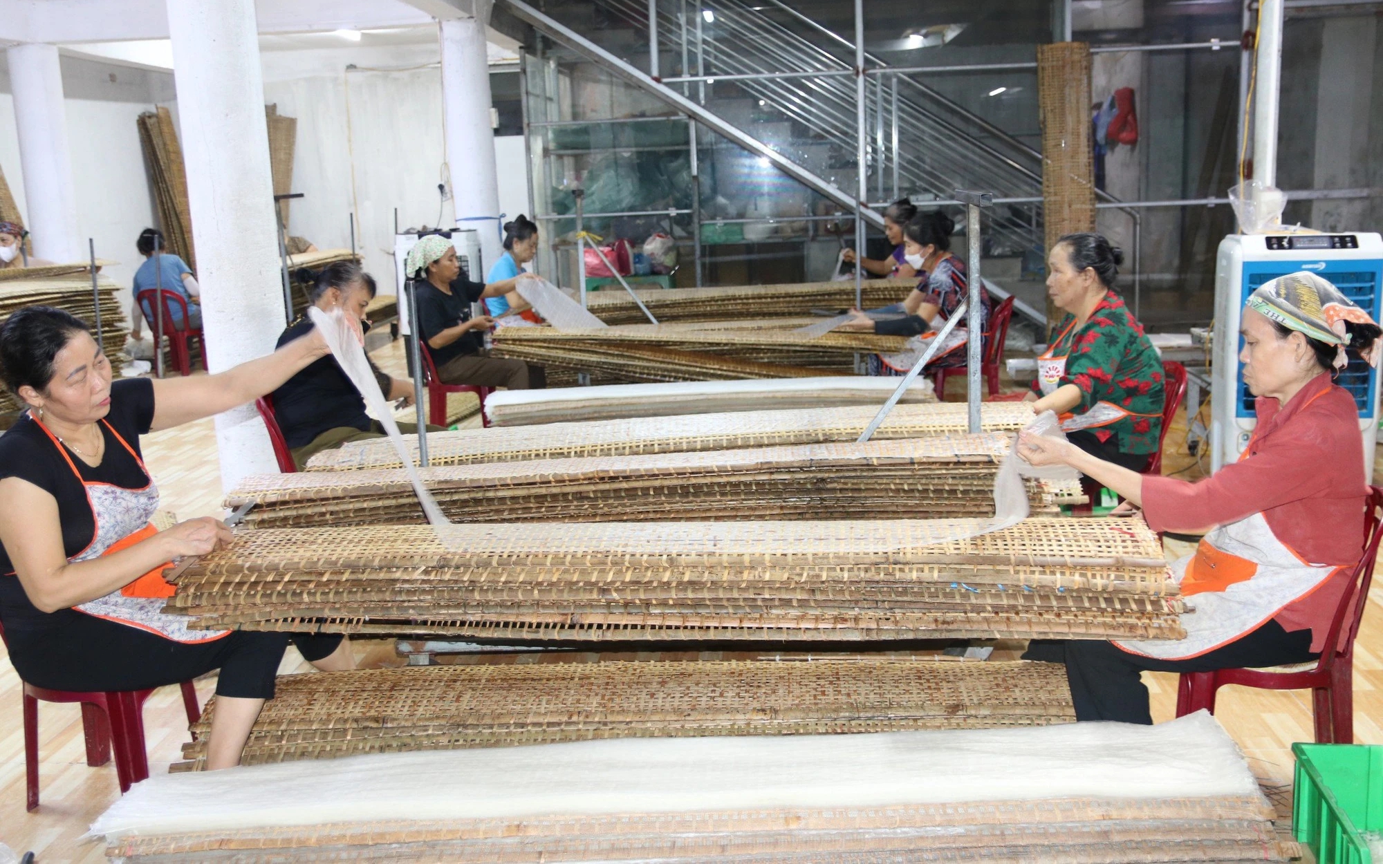 L&agrave;ng b&aacute;nh đa nem 700 năm tuổi hối hả v&agrave;o vụ Tết