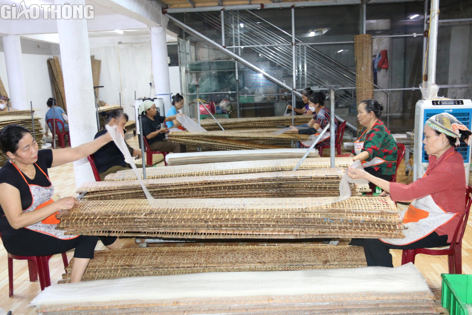 L&agrave;ng b&aacute;nh đa nem 700 năm tuổi hối hả v&agrave;o vụ Tết- Ảnh 2.