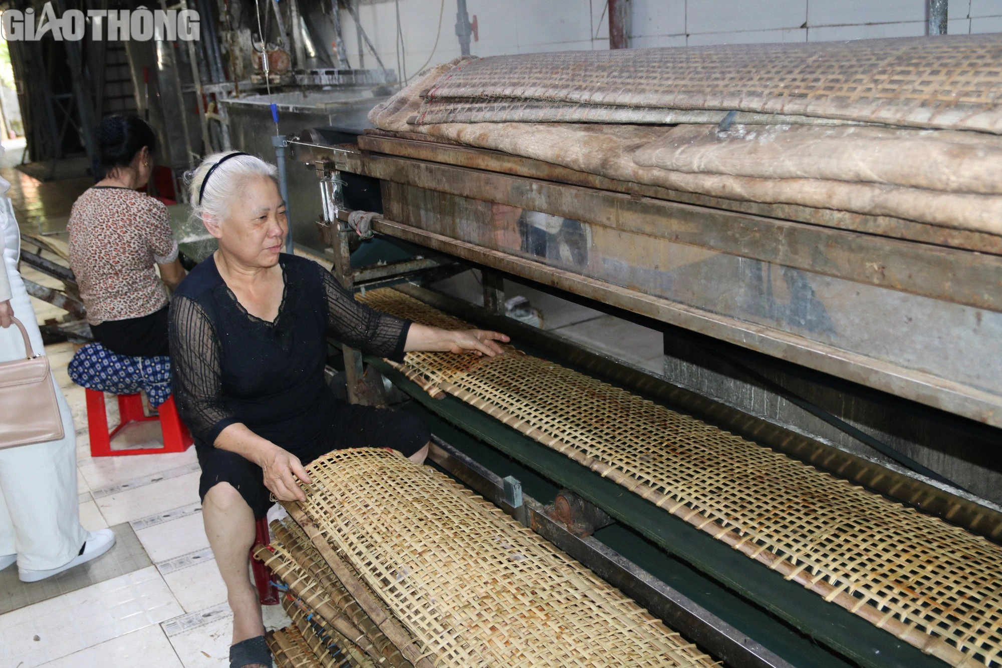 L&agrave;ng b&aacute;nh đa nem 700 năm tuổi hối hả v&agrave;o vụ Tết- Ảnh 3.