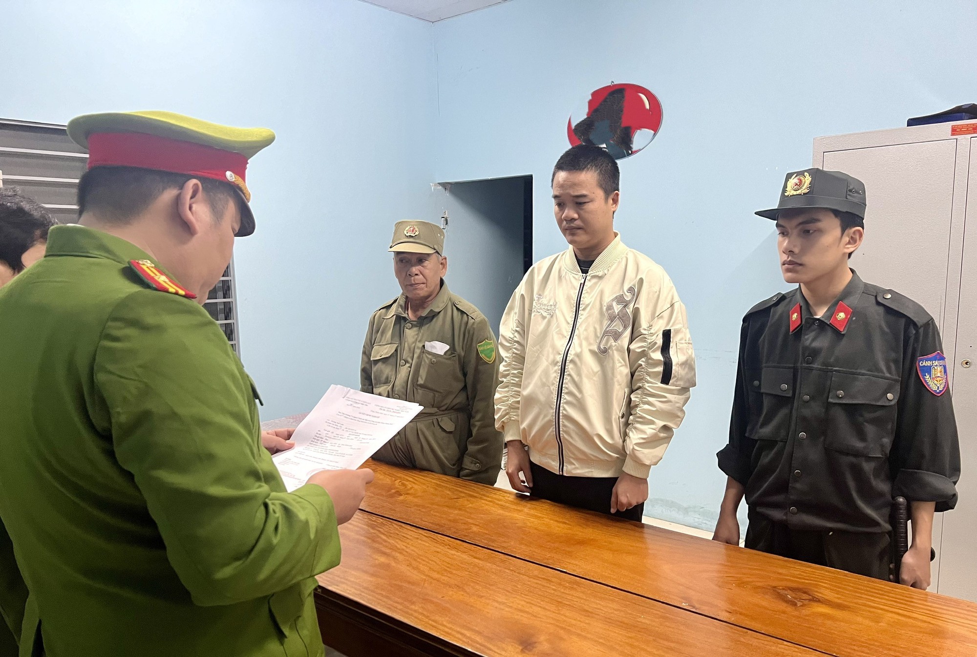 Bắt nh&oacute;m đối tượng c&aacute; độ, tổ chức c&aacute; độ b&oacute;ng đ&aacute; trăm tỷ qua mạng ở Huế- Ảnh 2.