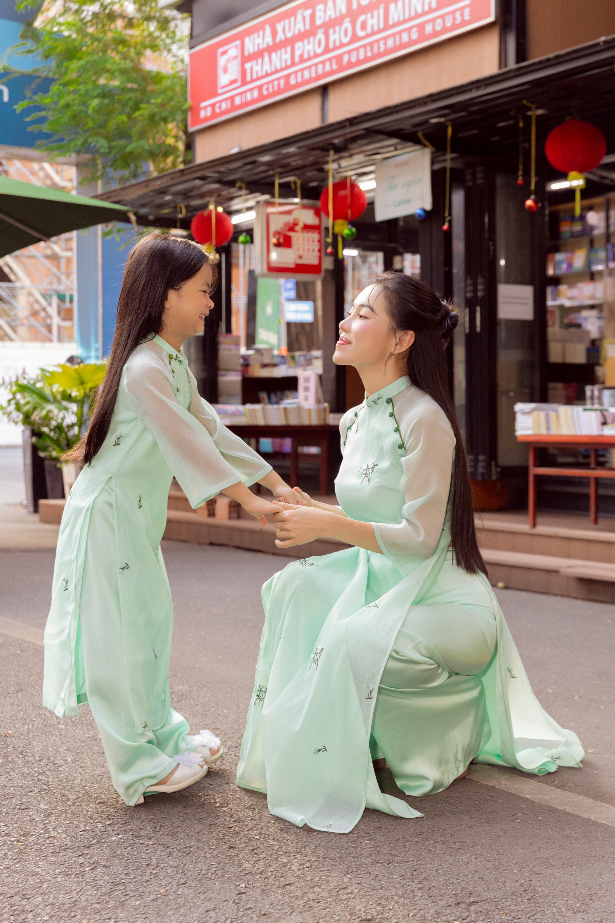 Cặp đ&ocirc;i "tr&ugrave;m hoa hậu" Kim Dung - Nhật Nam ngọt ng&agrave;o t&igrave;nh tứ khi xu&acirc;n về- Ảnh 3.