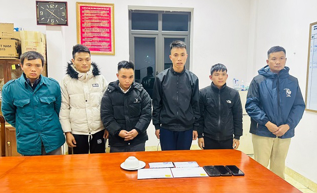 Chủ tịch UBND x&atilde; bị bắt về h&agrave;nh vi đ&aacute;nh bạc dưới h&igrave;nh thức x&oacute;c đĩa ăn tiền ở H&agrave; Giang - Ảnh 1.