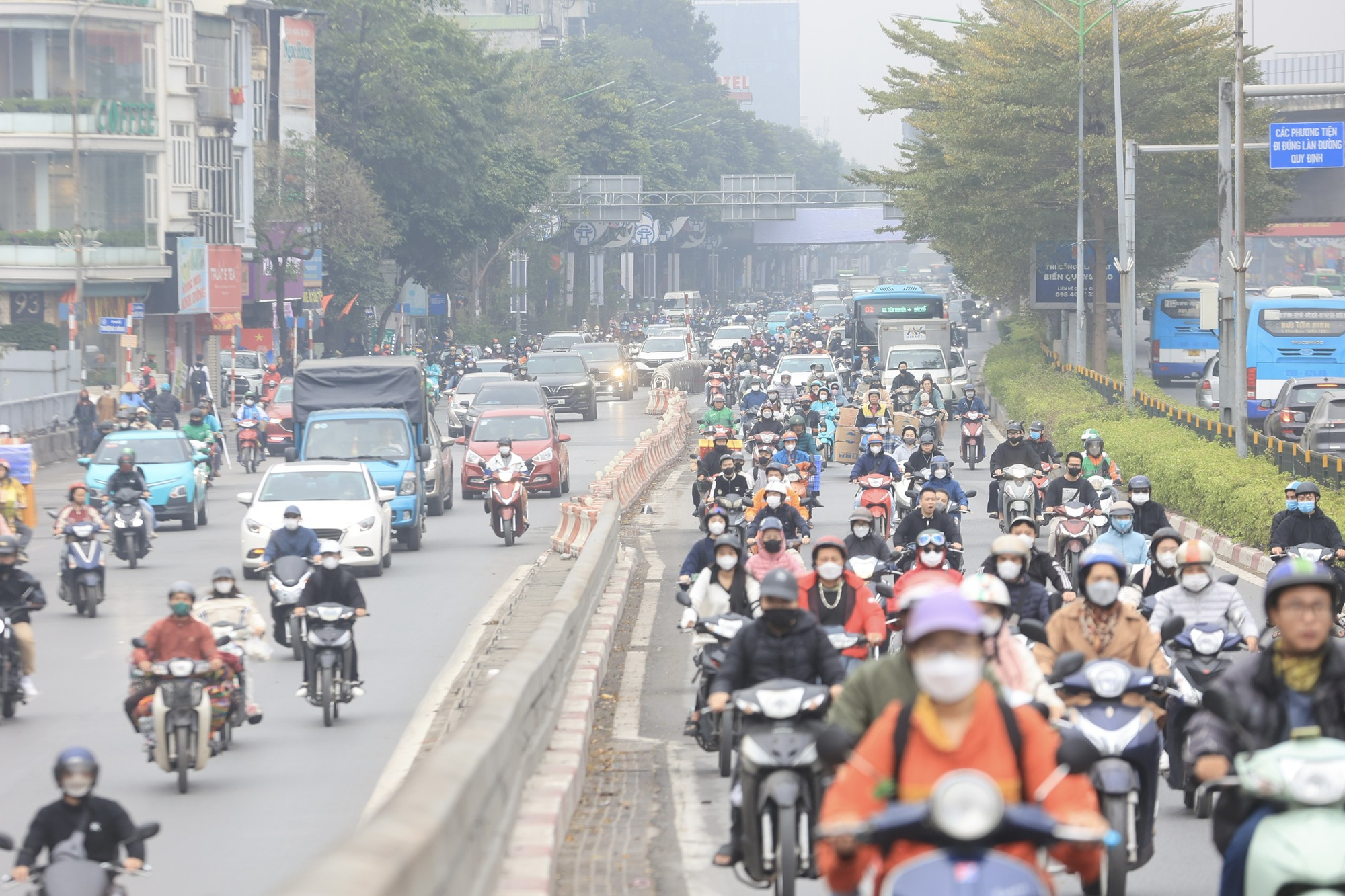 Đường phố H&agrave; Nội tắc cứng ng&agrave;y đầu đi l&agrave;m sau kỳ nghỉ Tết- Ảnh 11.