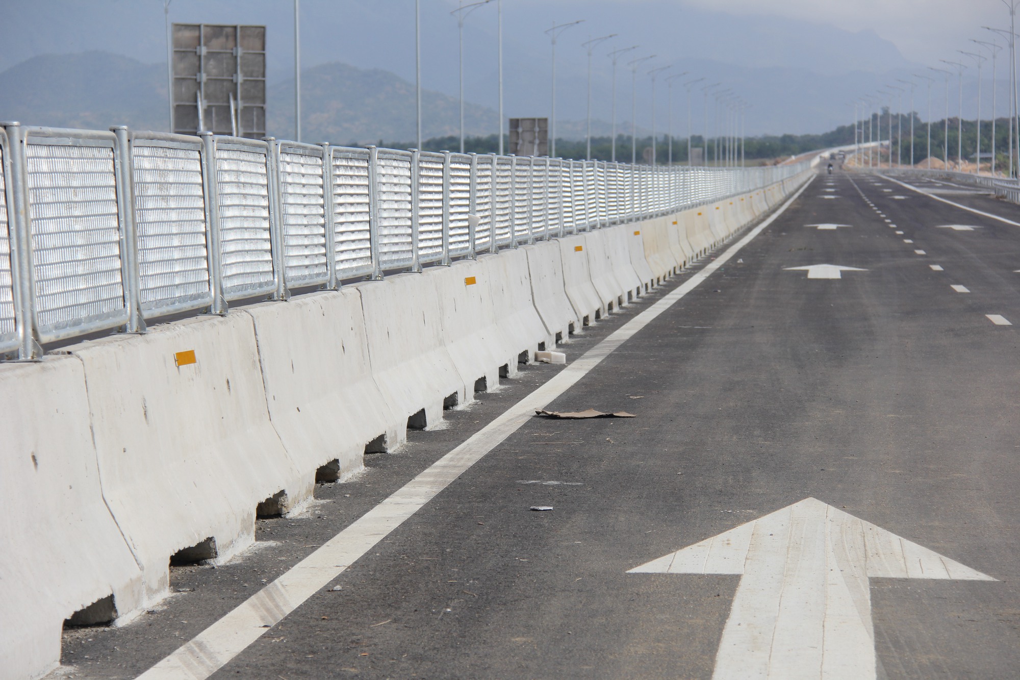 Hối hả trên công trường cao tốc Cam Lâm - Vĩnh Hảo những ngày đầu năm mới- Ảnh 2. Hối hả trên công trường cao tốc Cam Lâm - Vĩnh Hảo những ngày đầu năm mới- Ảnh 2.