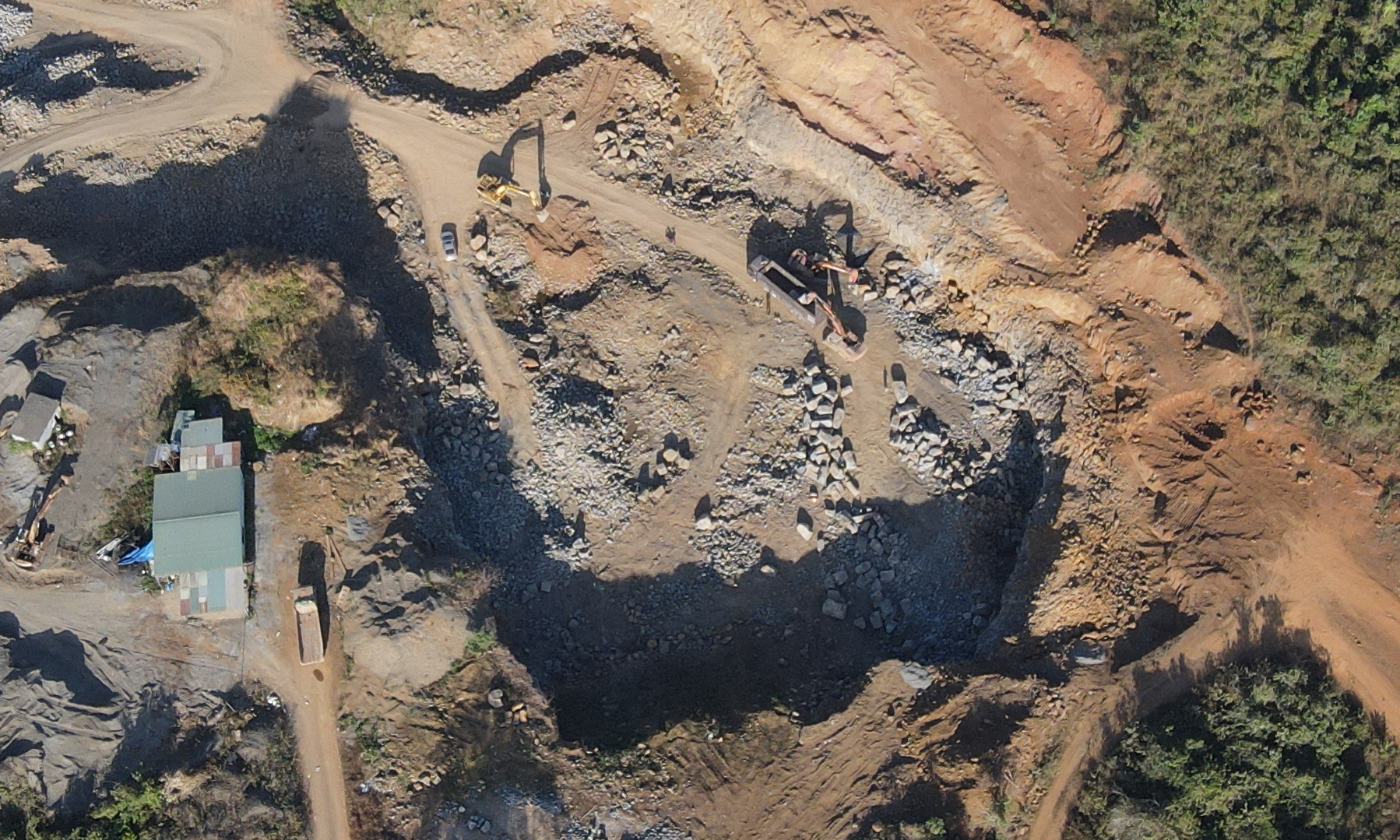 Đắk N&ocirc;ng: Mới được ph&eacute;p thăm d&ograve; đ&atilde; đ&agrave;o đ&aacute; đem đi b&aacute;n- Ảnh 1.