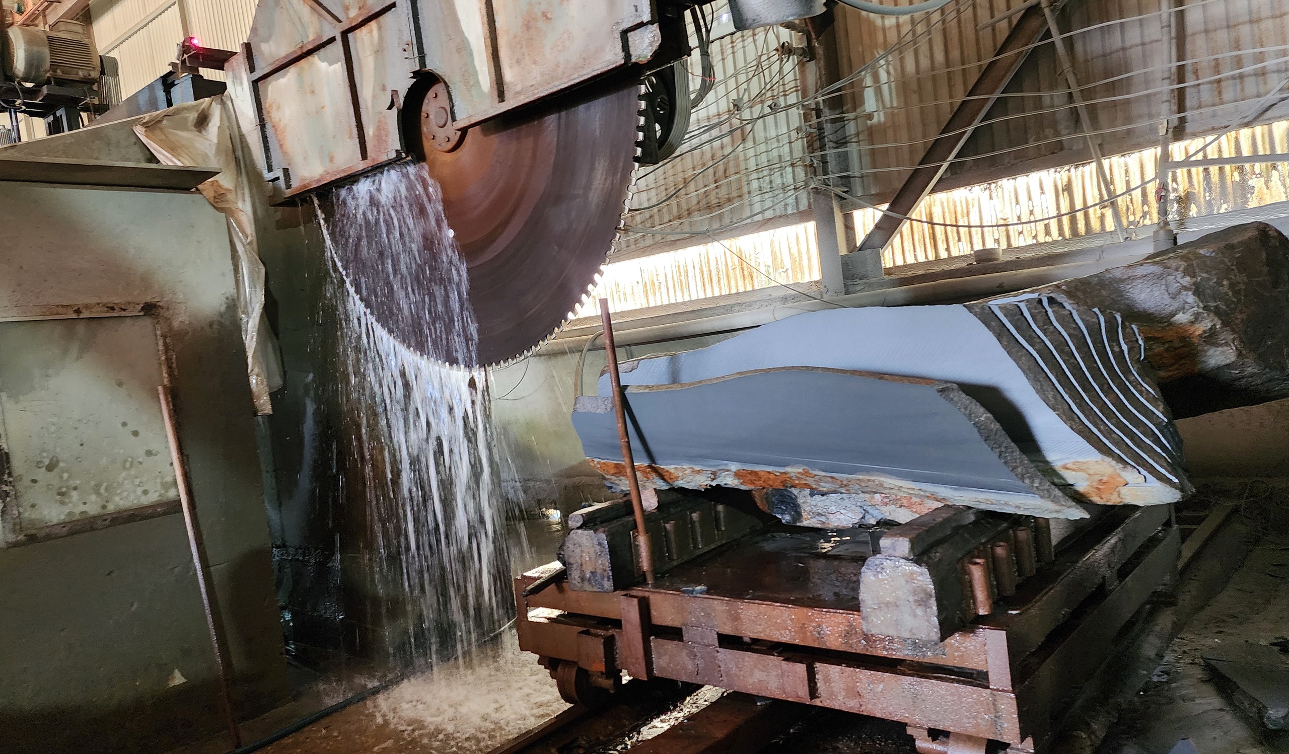 Đắk N&ocirc;ng: Mới được ph&eacute;p thăm d&ograve; đ&atilde; đ&agrave;o đ&aacute; đem đi b&aacute;n- Ảnh 4.