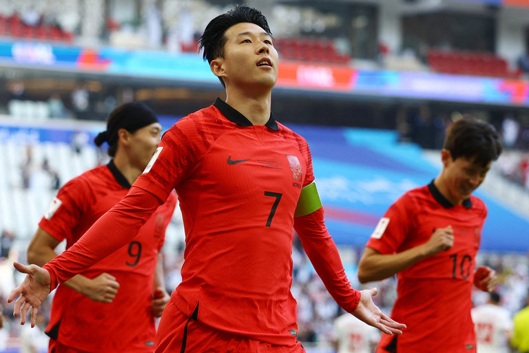 Asian Cup: Son Heung-min tỏa s&aacute;ng rực rỡ, H&agrave;n Quốc vẫn bị đội chiếu dưới "cưa" điểm - Ảnh 1.