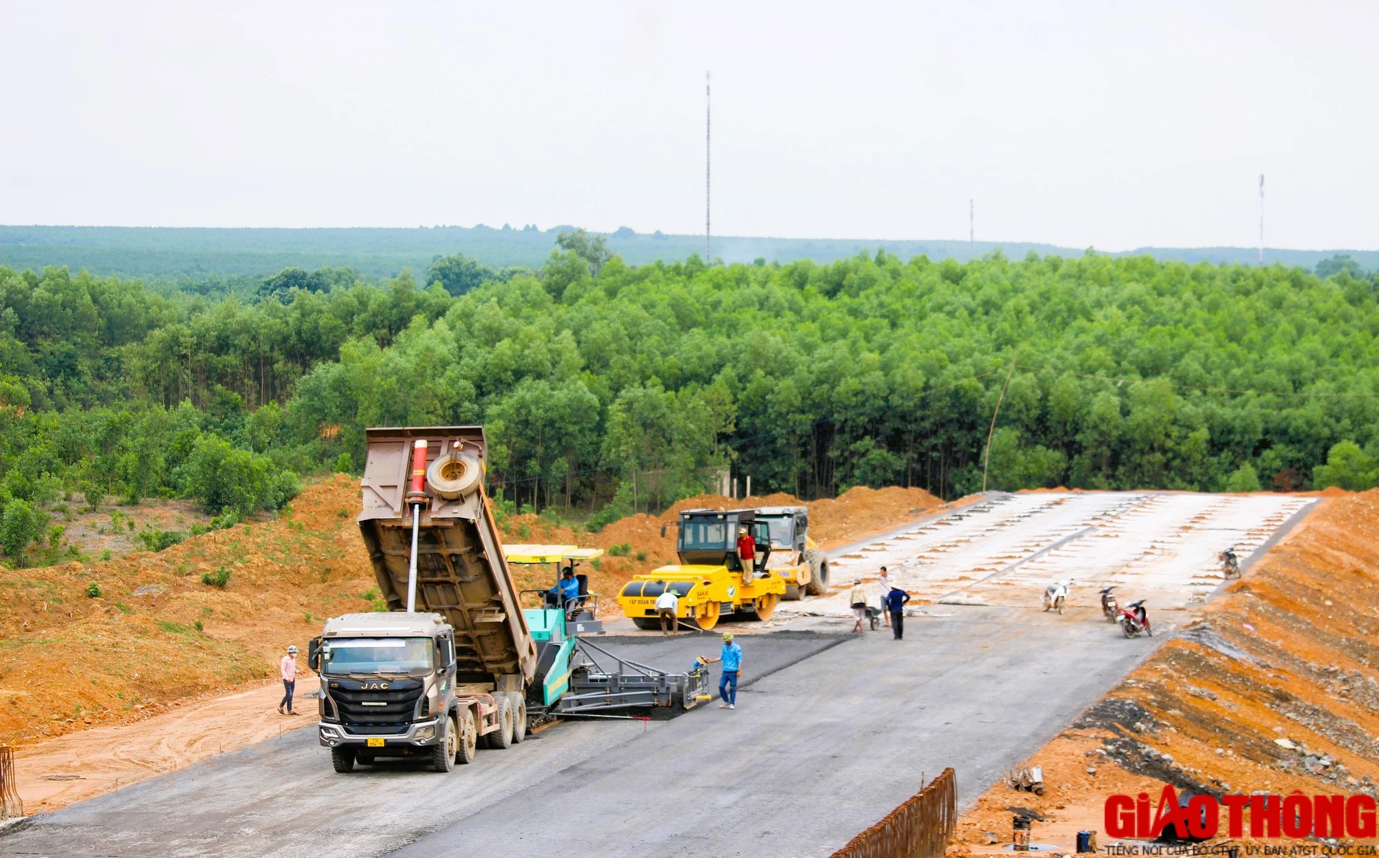 Giải ph&oacute;ng mặt bằng tốt, cao tốc Vạn Ninh - Cam Lộ sẽ vượt tiến độ- Ảnh 4.