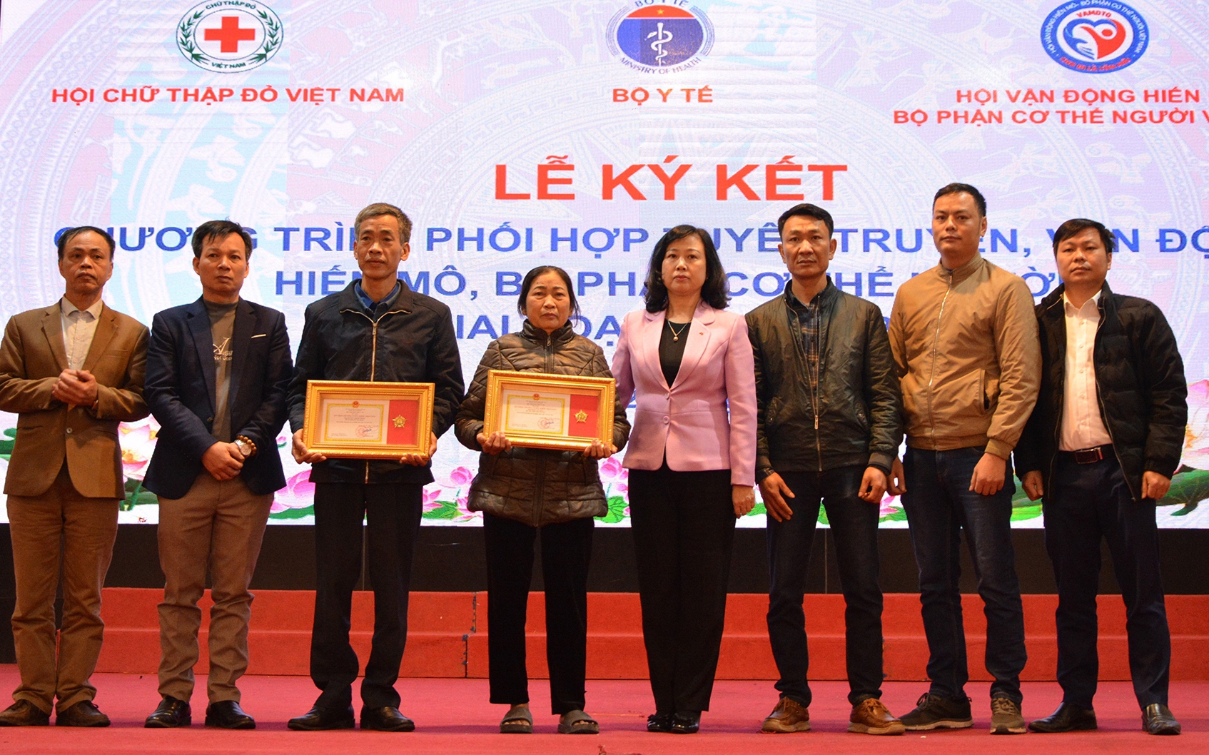 Ph&iacute;a sau lời đồn &ldquo;nhận tiền tỷ b&aacute;n tạng con&rdquo;