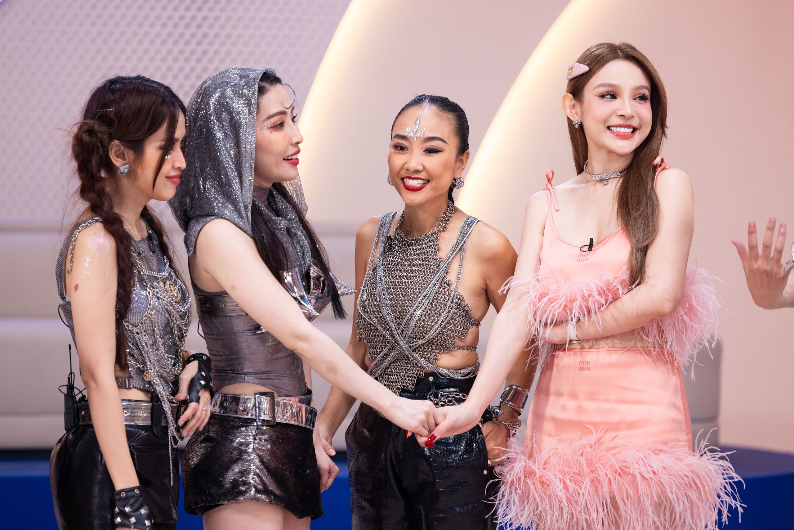 Nguy&ecirc;n H&agrave; "lột x&aacute;c" ngoạn mục, Huyền Baby t&acirc;m phục dừng ch&acirc;n tại "Chị đẹp 2023"- Ảnh 11.