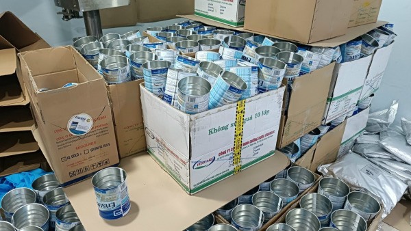 Triệt phá ổ nhóm làm sữa giả, thu lợi bất chính nhiều tỷ đồng- Ảnh 2. Triệt phá ổ nhóm làm sữa giả, thu lợi bất chính nhiều tỷ đồng- Ảnh 2.