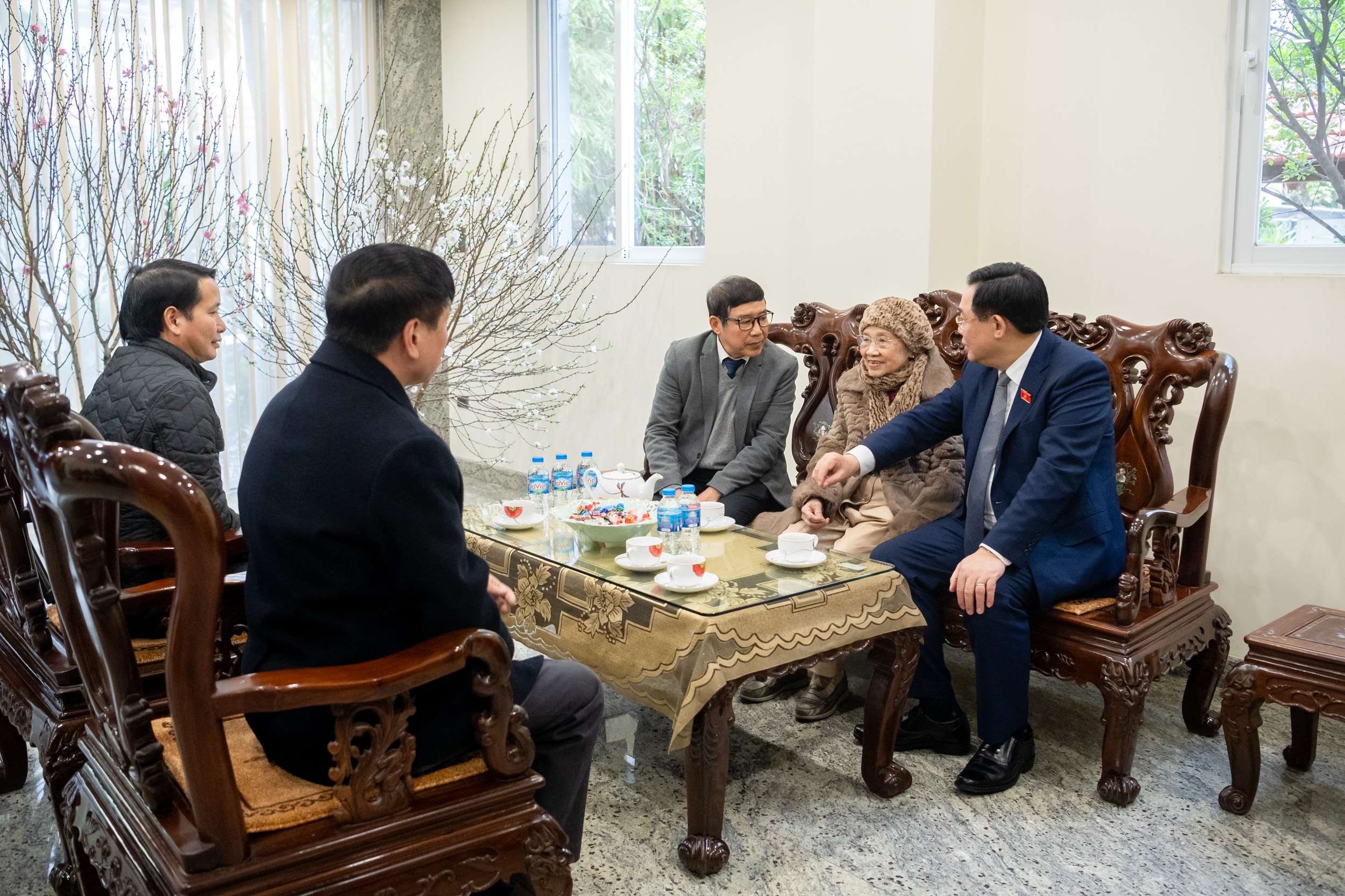 Chủ tịch Quốc hội thăm, ch&uacute;c Tết gia đ&igrave;nh c&aacute;c nguy&ecirc;n Chủ tịch Quốc hội- Ảnh 1.