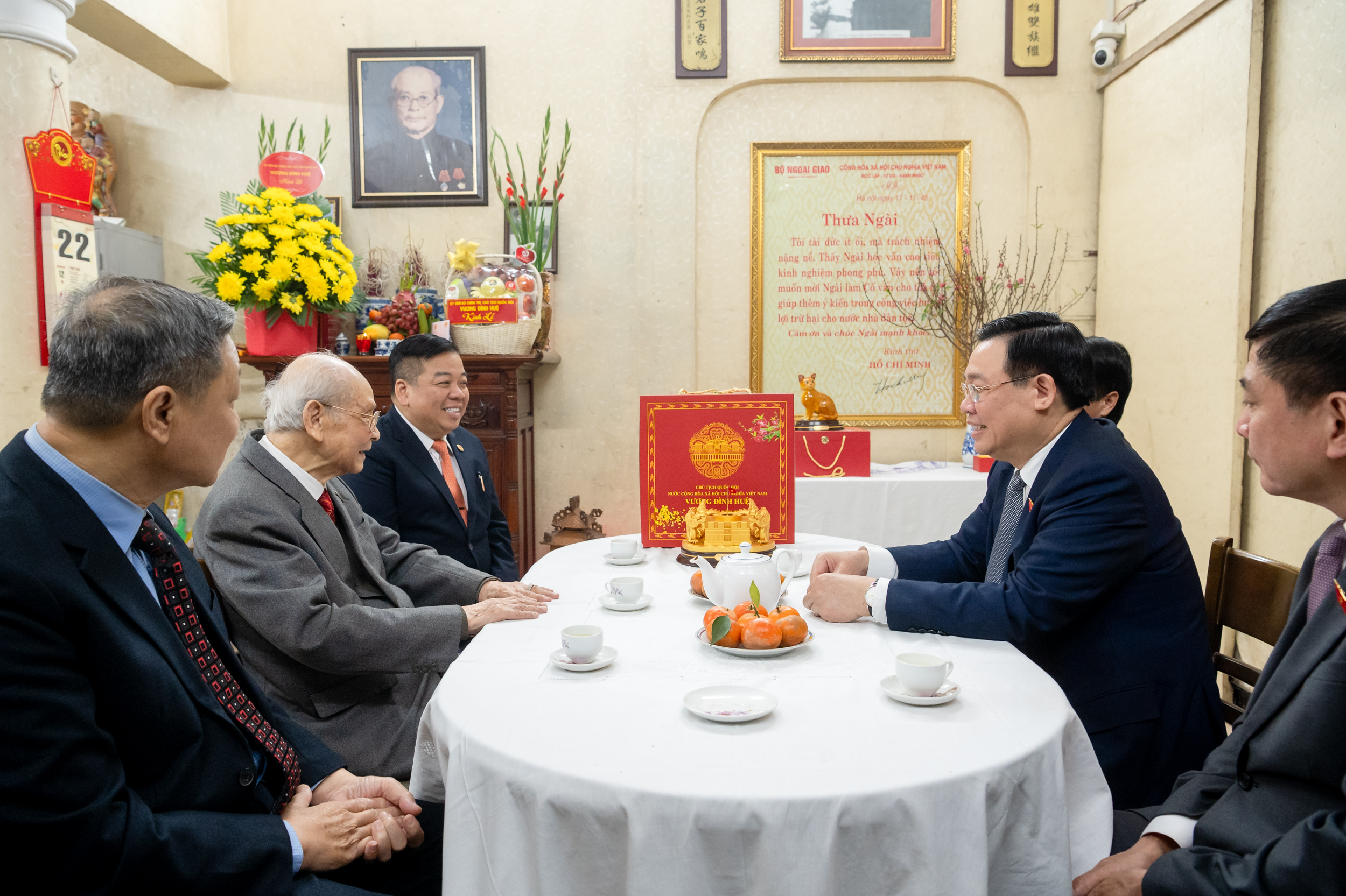 Chủ tịch Quốc hội thăm, ch&uacute;c Tết gia đ&igrave;nh c&aacute;c nguy&ecirc;n Chủ tịch Quốc hội- Ảnh 3.