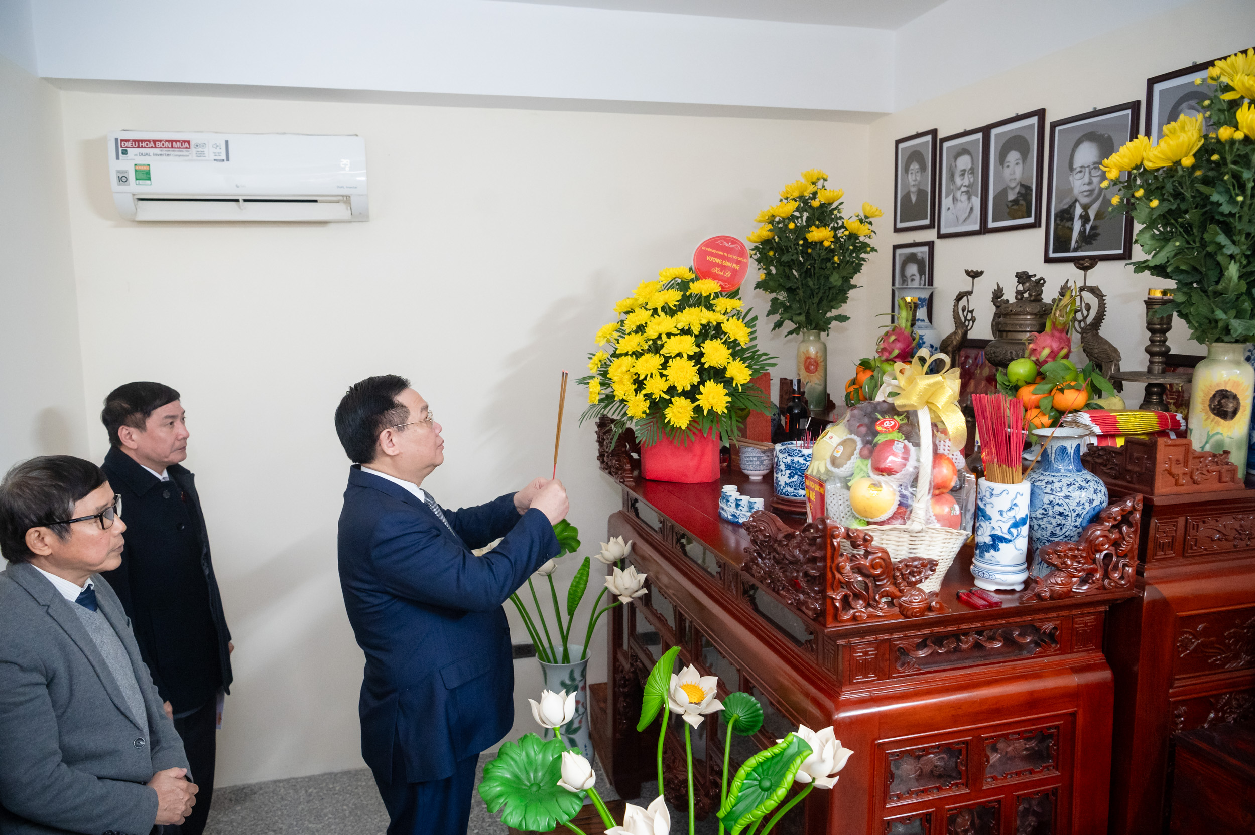 Chủ tịch Quốc hội thăm, ch&uacute;c Tết gia đ&igrave;nh c&aacute;c nguy&ecirc;n Chủ tịch Quốc hội- Ảnh 2.