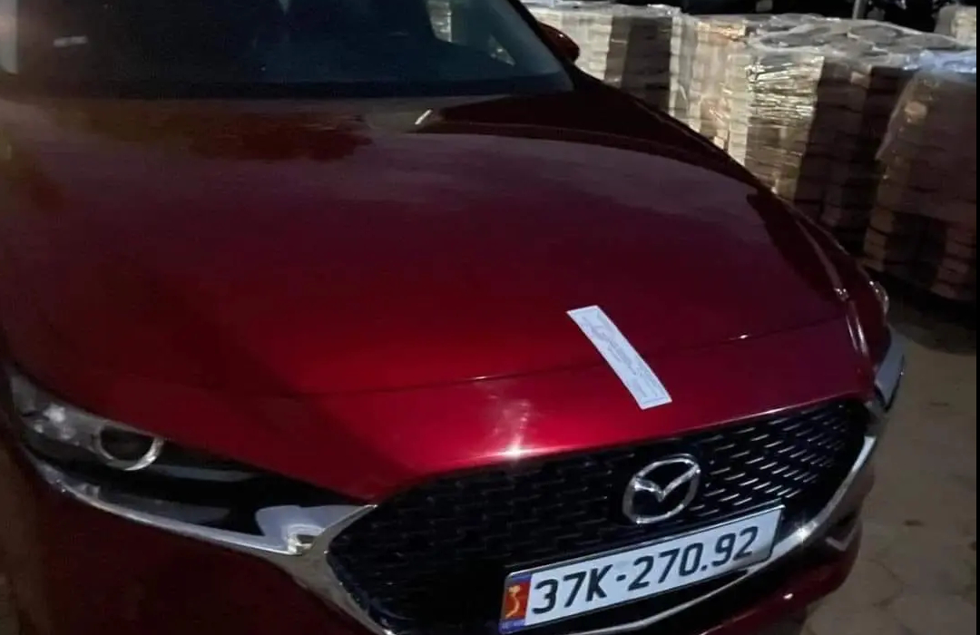 Bị dừng kiểm tra đo nồng độ cồn, t&agrave;i xế lao &ocirc; t&ocirc; v&agrave;o CSGT rồi bỏ chạy ngược chiều- Ảnh 2.