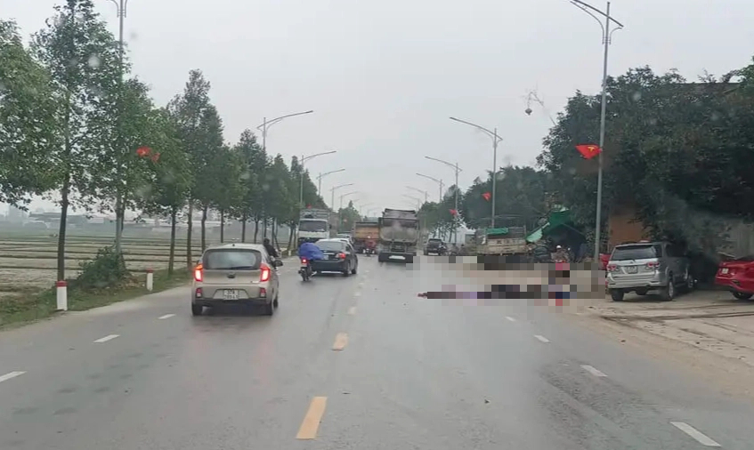 Ng&atilde; ra đường sau va chạm, 2 mẹ con bị xe đầu k&eacute;o c&aacute;n tử vong- Ảnh 1.