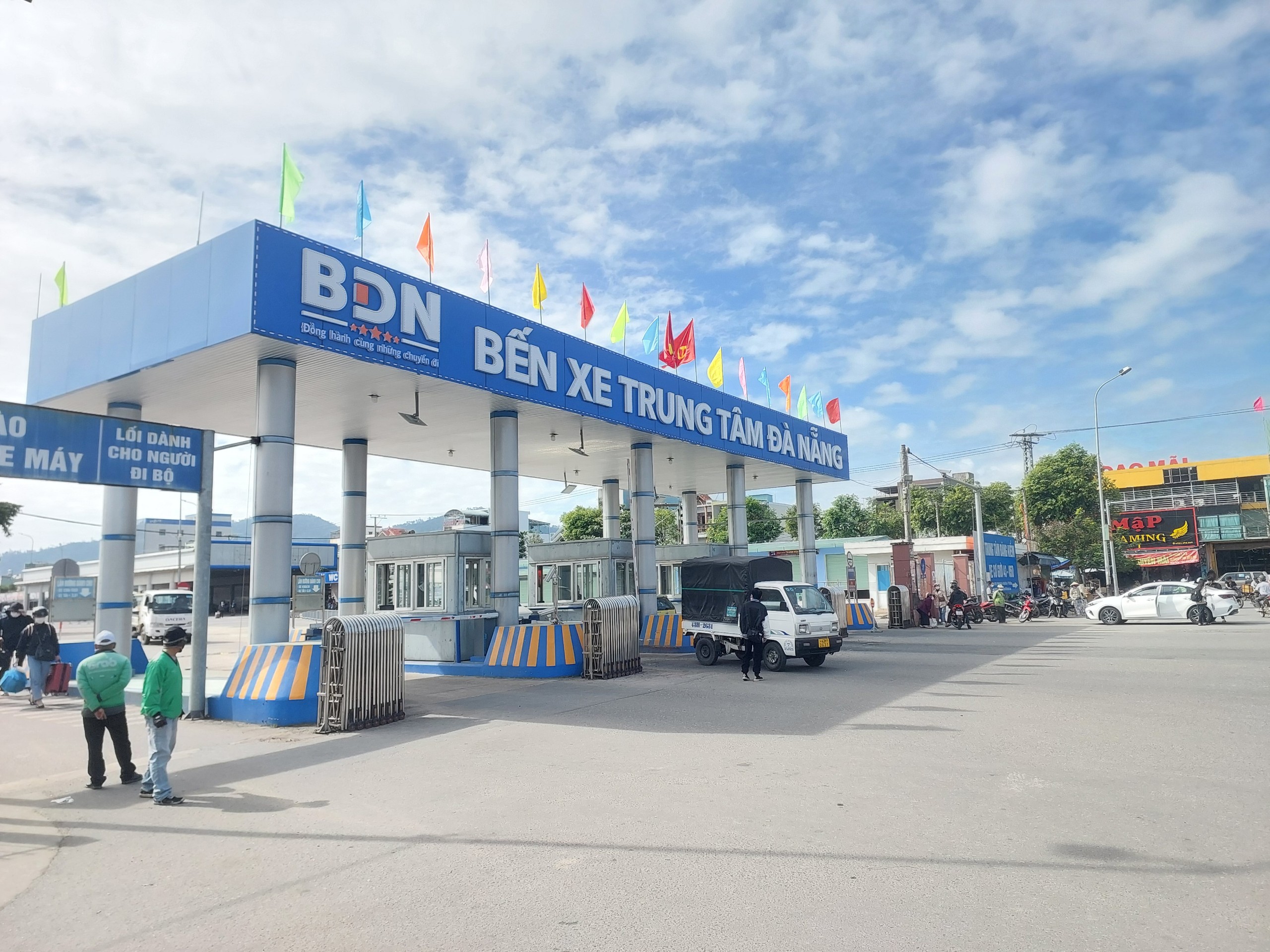 Đ&agrave; Nẵng: Kh&ocirc;ng để t&igrave;nh trạng &ldquo;&eacute;m&rdquo; v&eacute; xe Tết, xe ra đường đ&oacute;n kh&aacute;ch v&agrave; thu th&ecirc;m tiền- Ảnh 1.