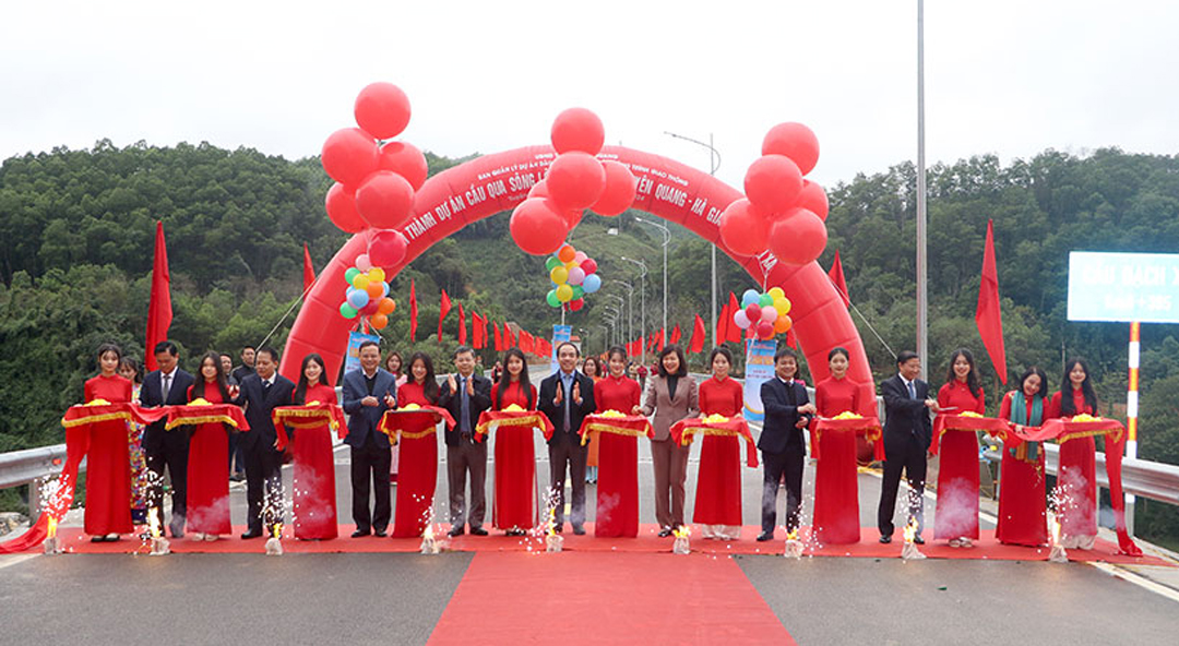 Tuy&ecirc;n Quang kh&aacute;nh th&agrave;nh c&acirc;y cầu thứ 9 bắc qua s&ocirc;ng L&ocirc;- Ảnh 4.