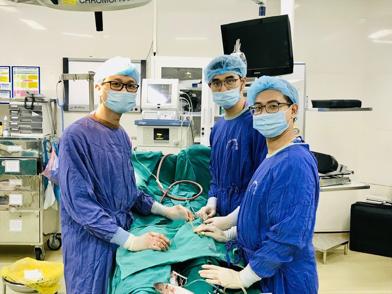 Cứu kịp thời nam sinh bất ngờ bị xoắn tinh ho&agrave;n- Ảnh 1.