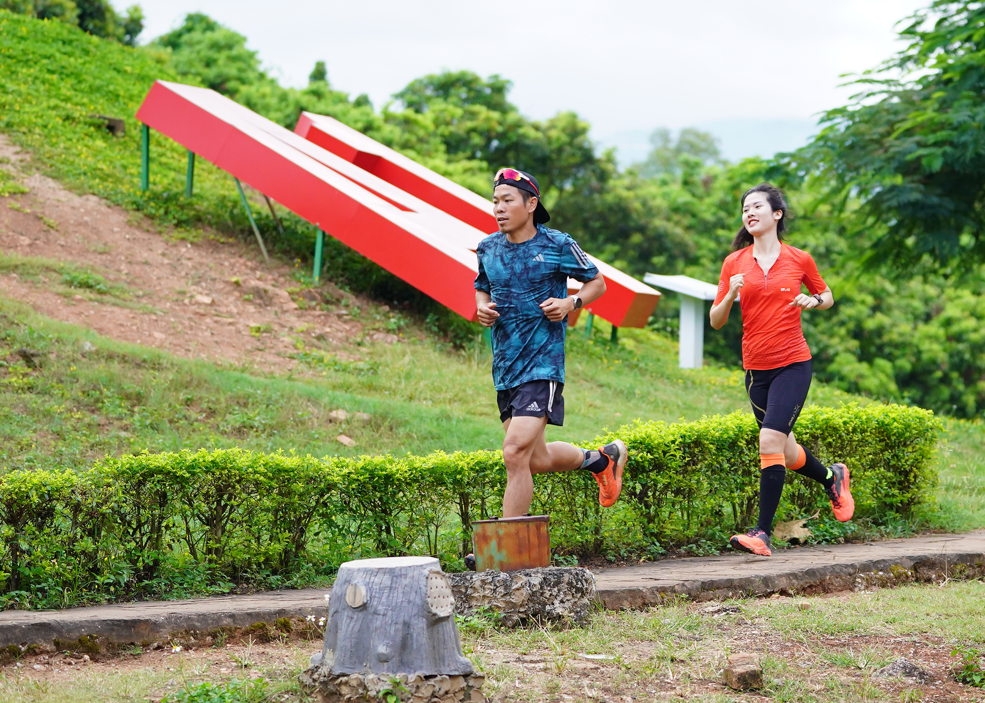 THACO Marathon vì ATGT - Điện Biên Phủ 2024: Tri ân quá khứ, xây đắp tương lai- Ảnh 2. THACO Marathon vì ATGT - Điện Biên Phủ 2024: Tri ân quá khứ, xây đắp tương lai- Ảnh 2.